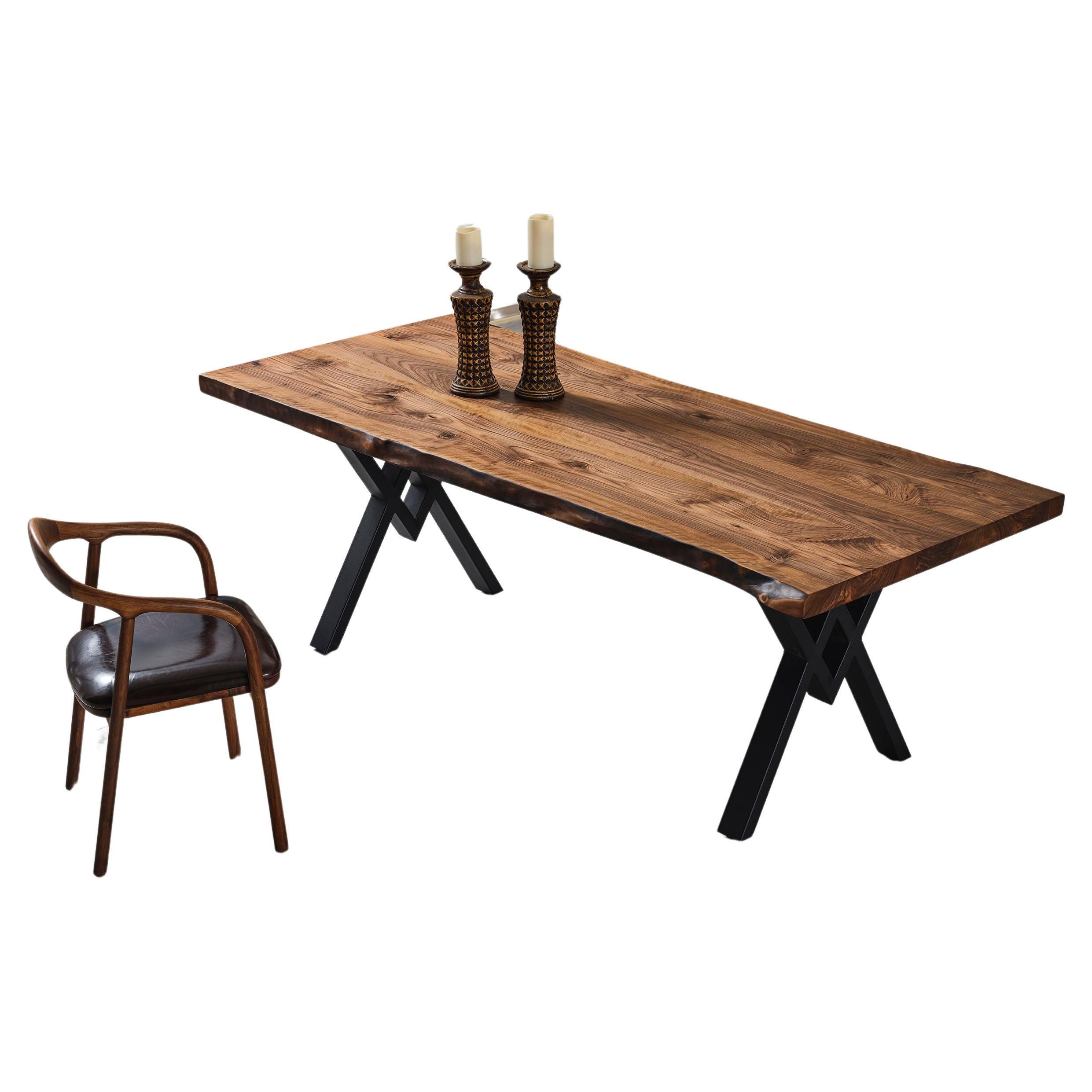 Esstisch mit naturfarbener Kante – Holz, maßgefertigter, handgefertigter Tisch – Schwarzes Nussbaumholz, Naturholz im Angebot