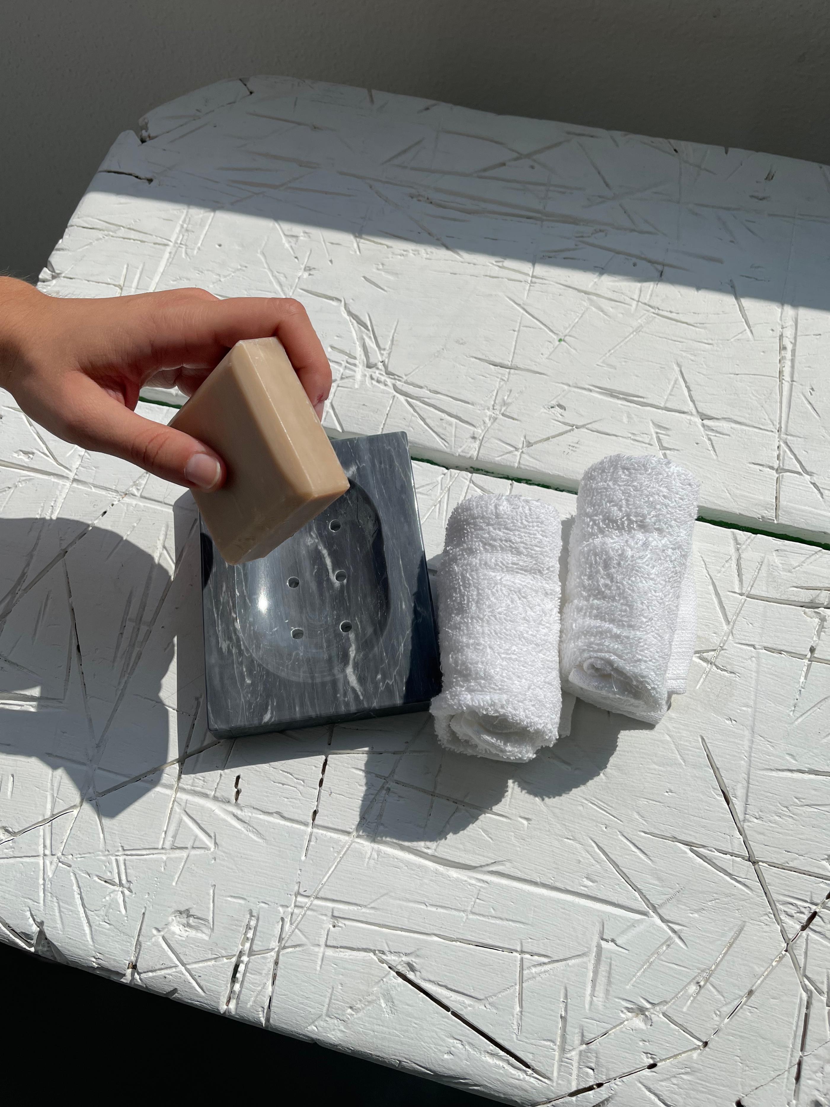 italien Soupière carrée faite à la main en marbre gris Bardiglio en vente