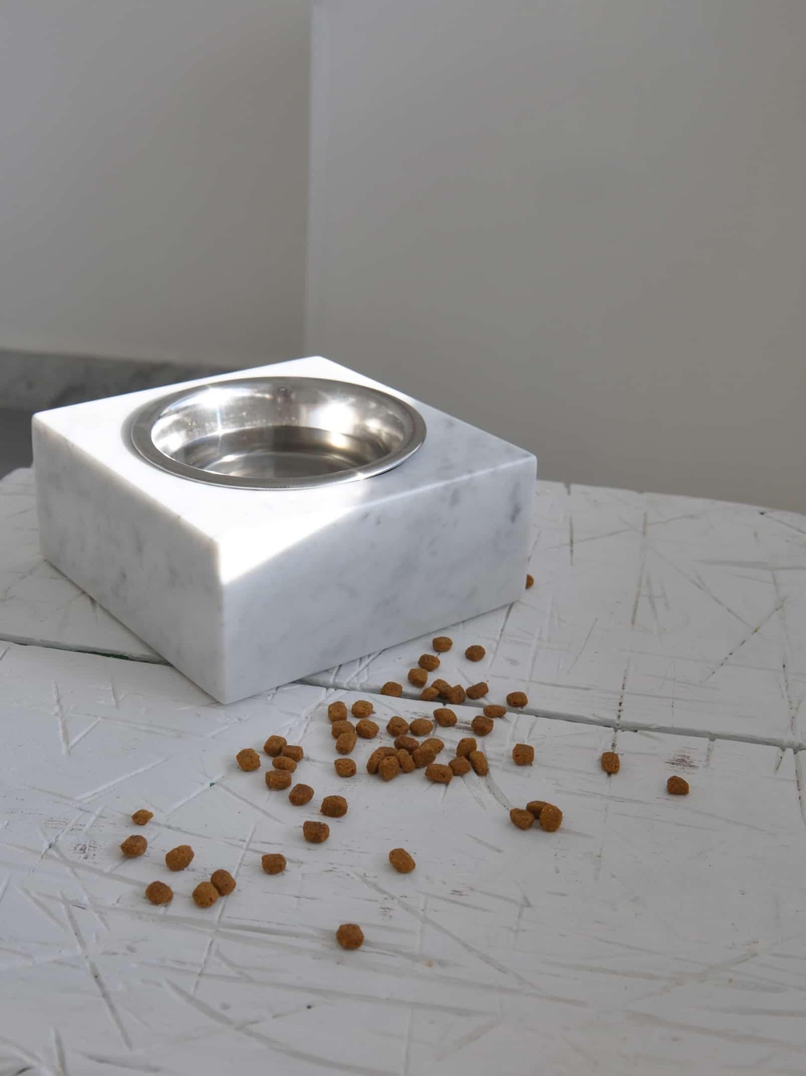 Hand-Crafted Handmade Squared White Carrara Marble Cats or Dogs Bowl with Removable Steel For Sale