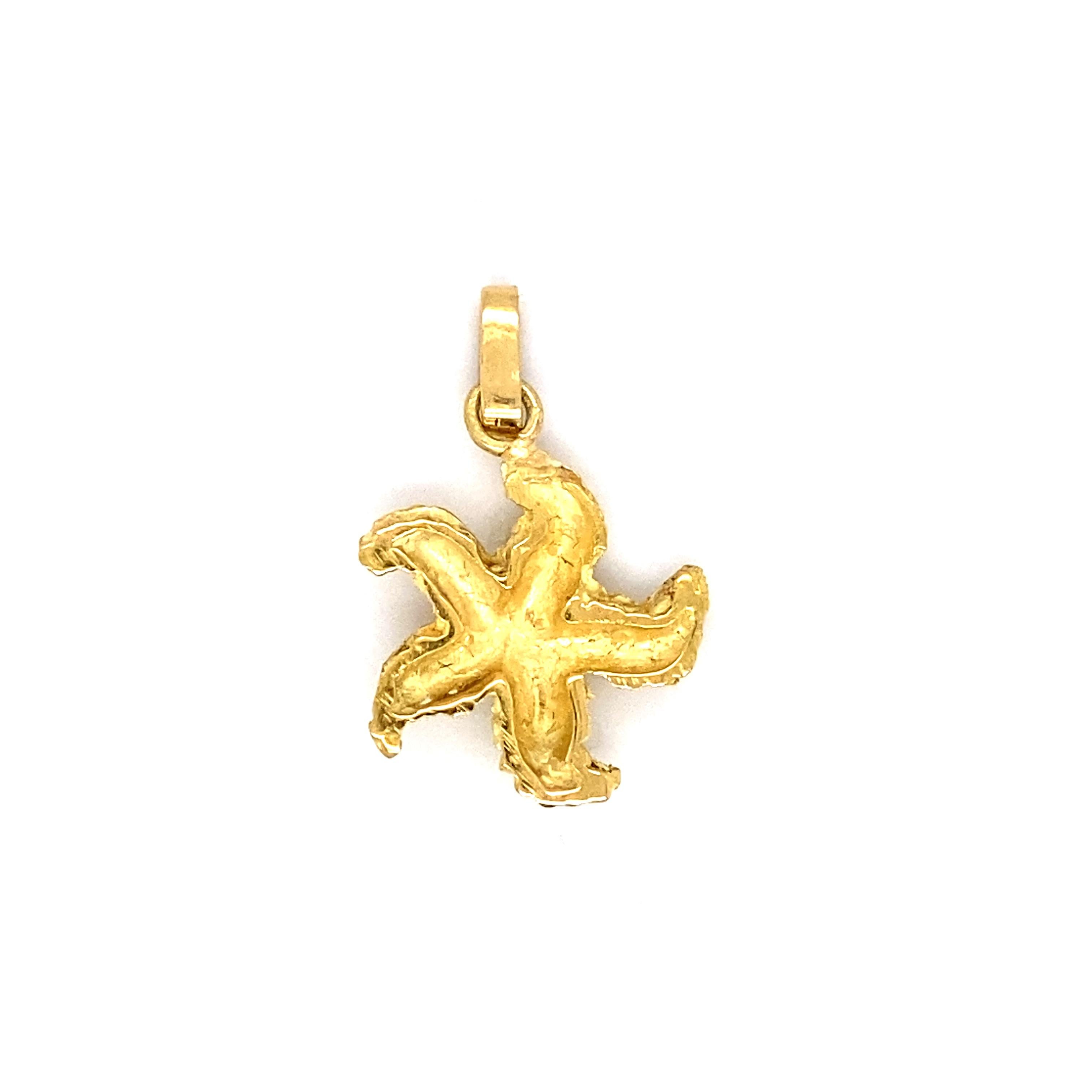 Item Details:
Circa 1980s
Metal Type: 18 karat gold 
Weight: 4.0 grams
Size: 0.75 in W x 1.0 in L including bail

This pendant also has a matching pair of earrings, also available in our shop.