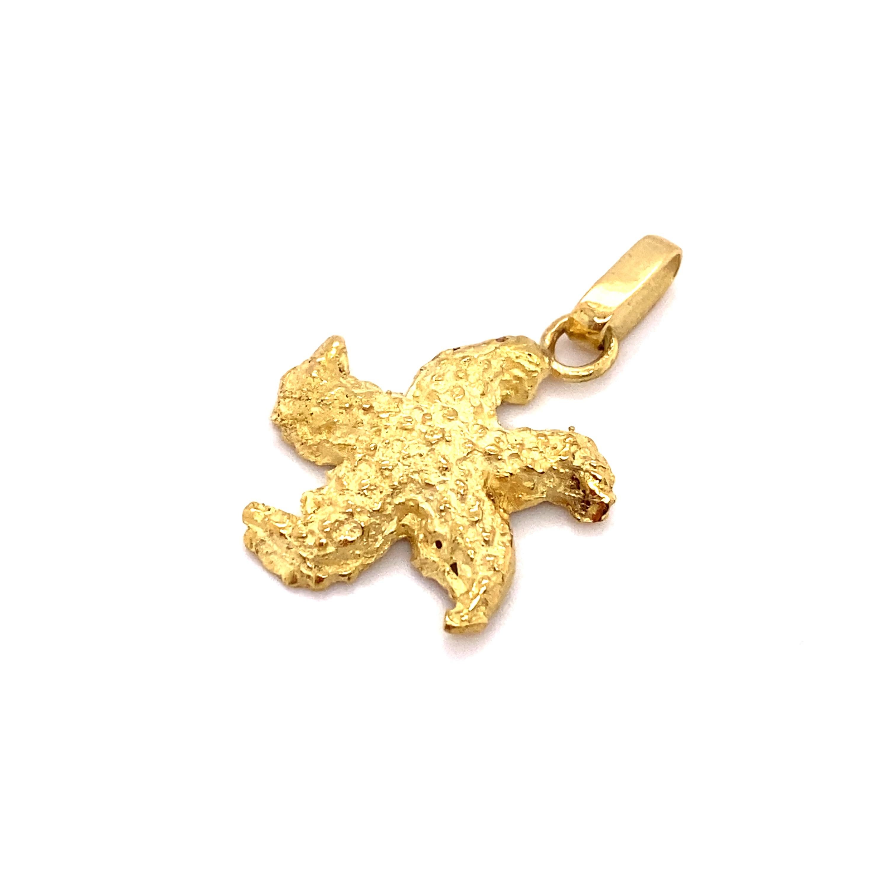 Handmade Starfish Pendant in 18 Karat Gold In Excellent Condition In Atlanta, GA