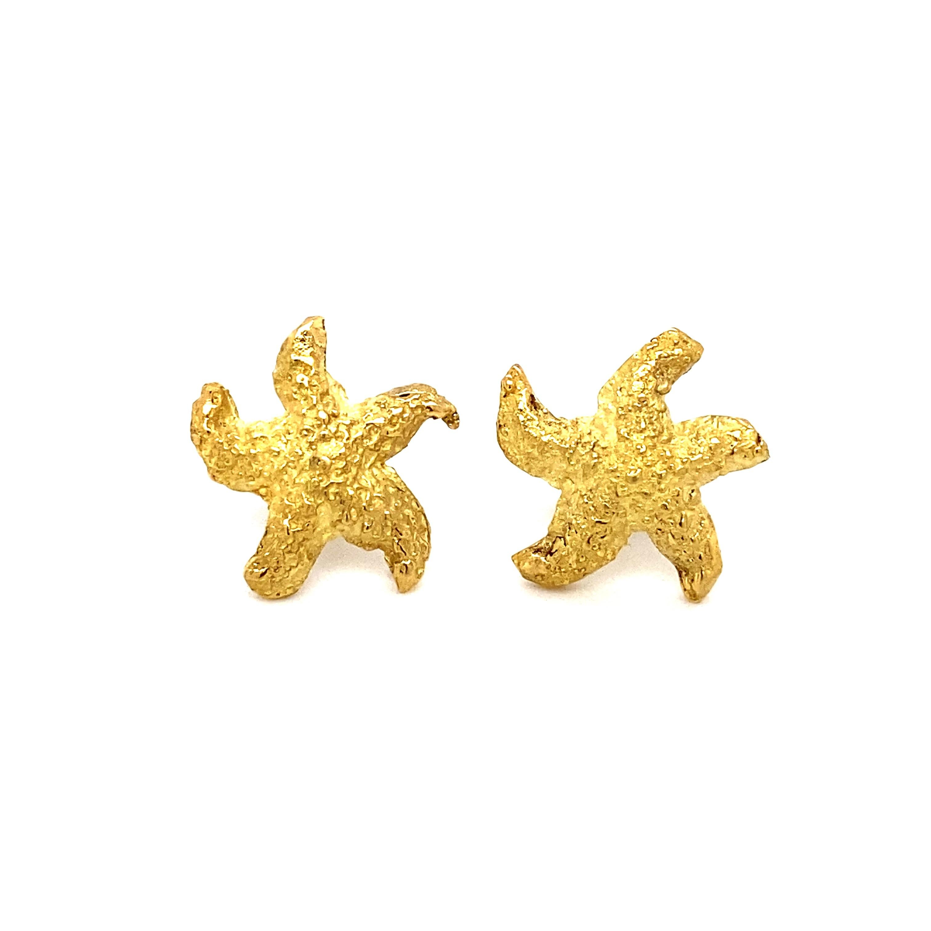 Handmade Starfish Stud Earrings in 18 Karat Yellow Gold In Excellent Condition For Sale In Hicksville, NY