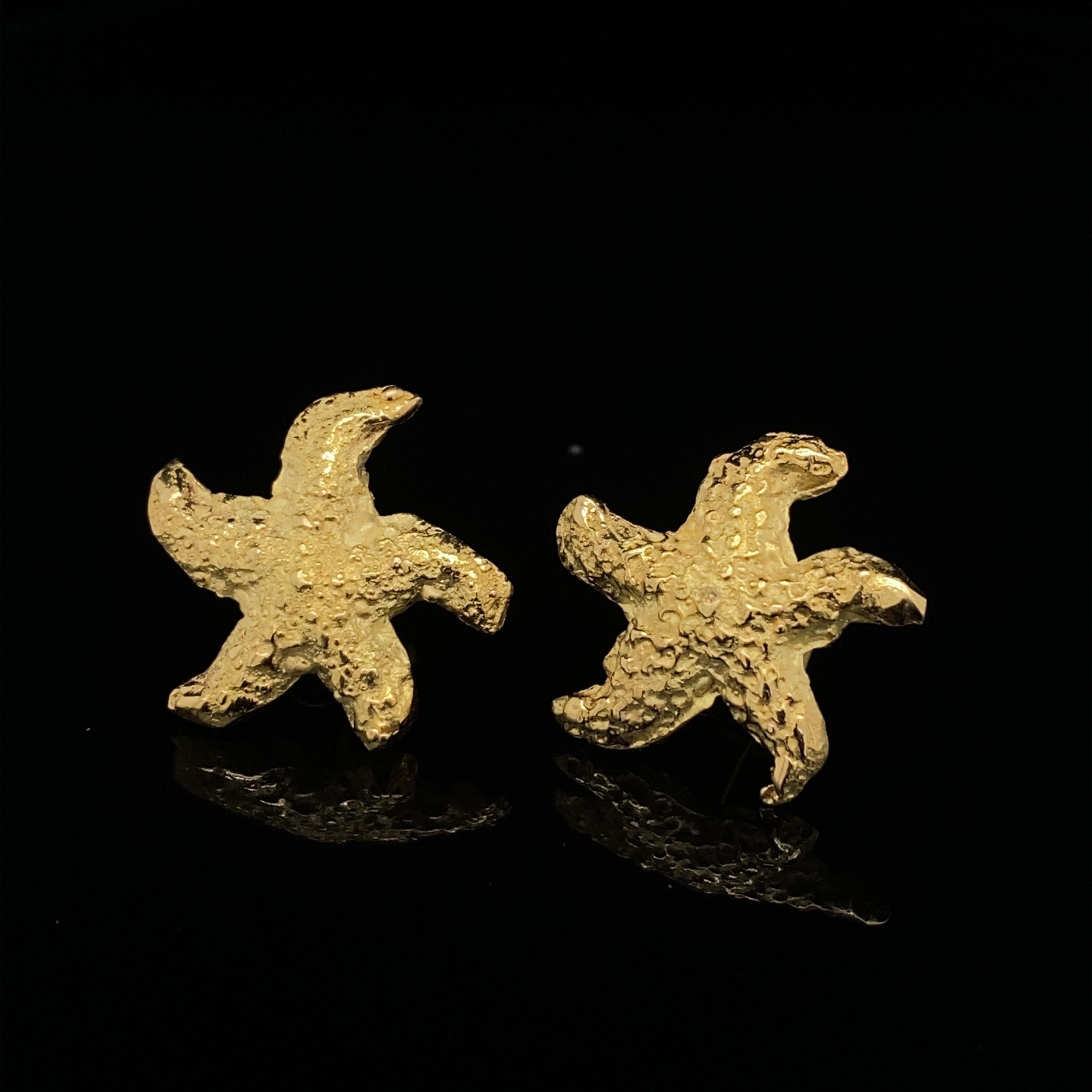 Women's Handmade Starfish Stud Earrings in 18 Karat Yellow Gold For Sale