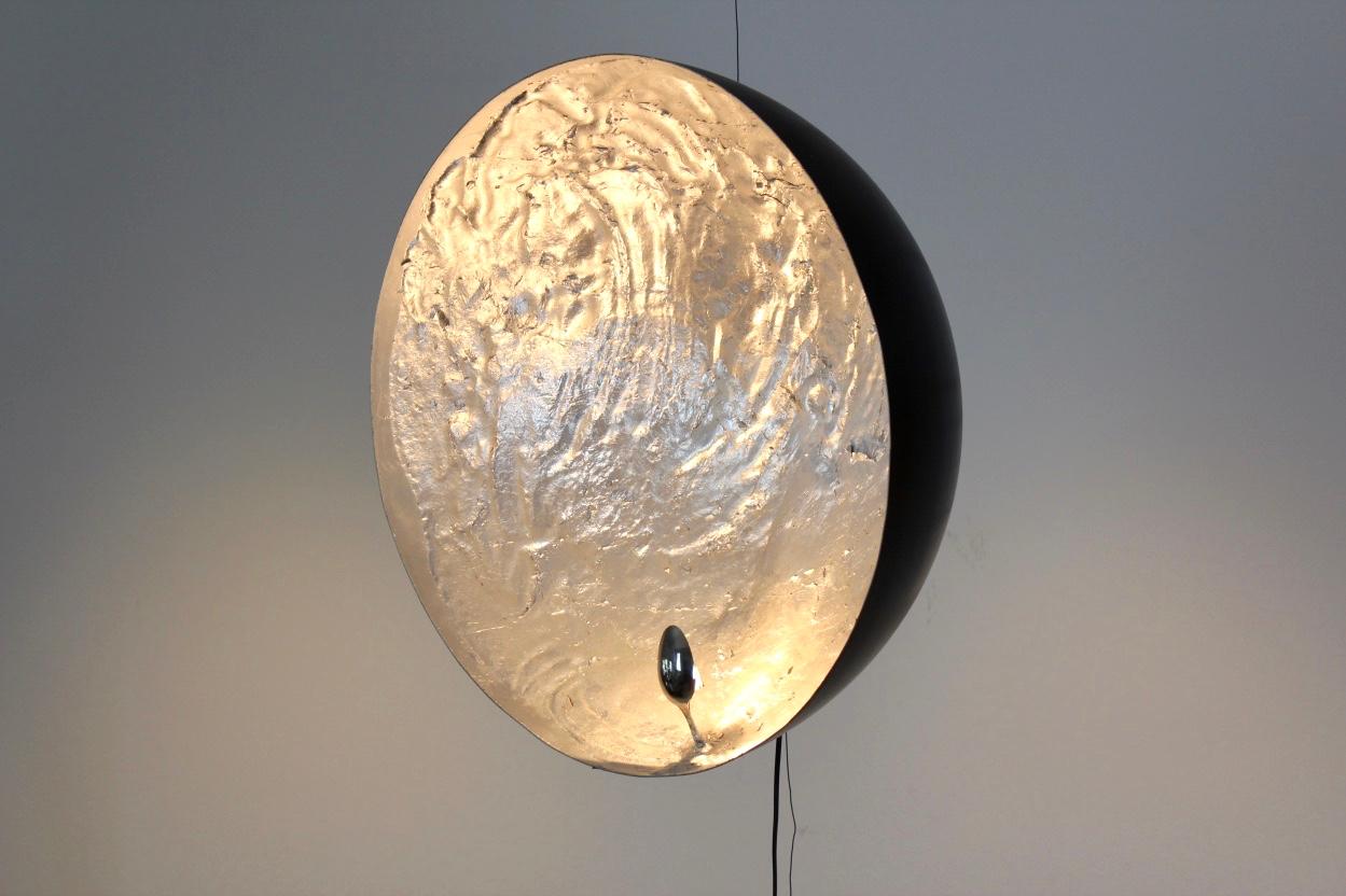 The beautiful sculptural hanging lamp Stchu-Moon 03 is a hanging lamp designed by Catellani & Smith. The Stchu-Moon collection separates the light source from the lamp, which takes on its own aesthetic value as a result. This lamp is crafted by a