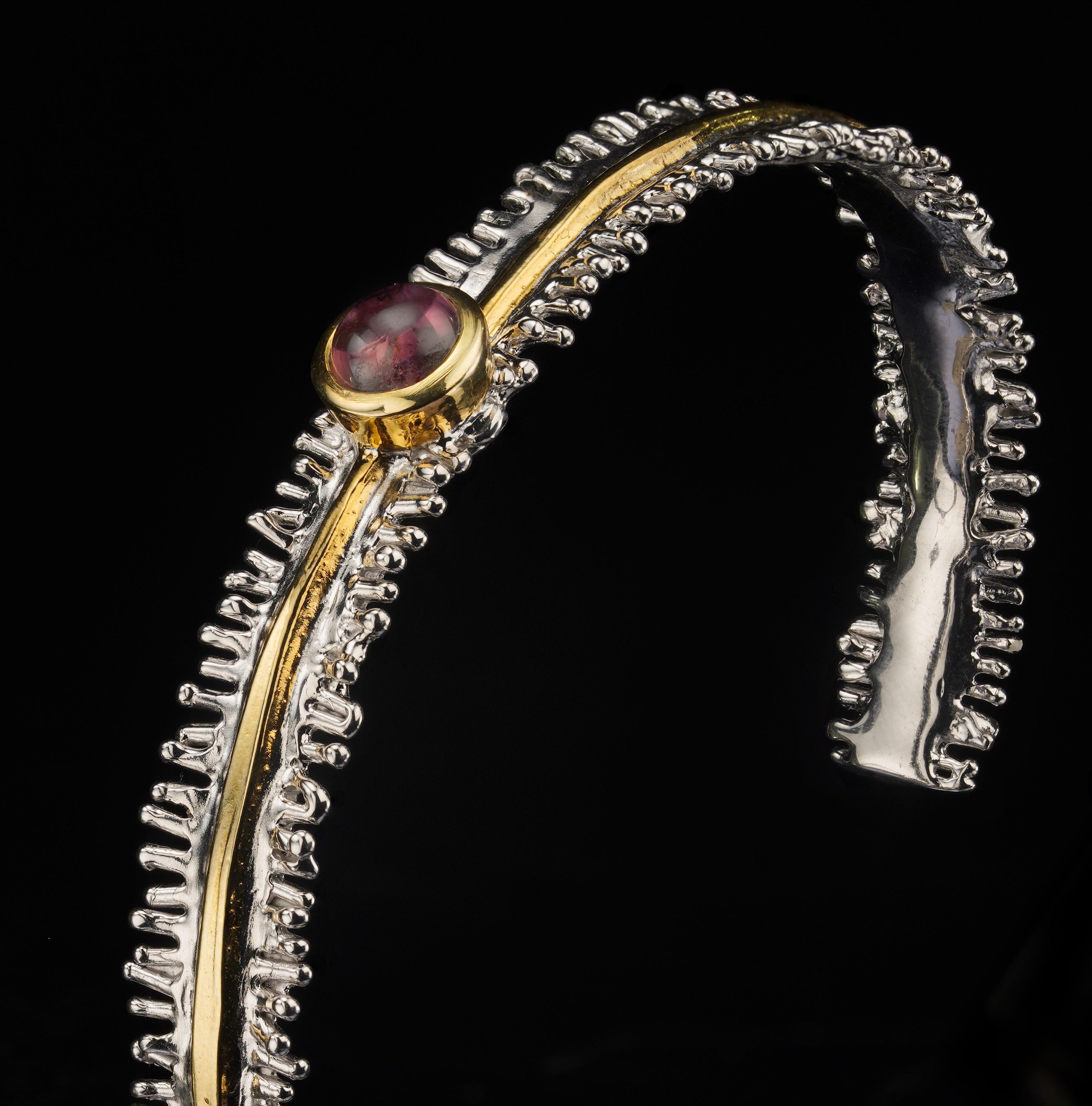 Donna Bracciale fatto a mano in argento sterling con tormalina rosa e accenti d'oro in vendita