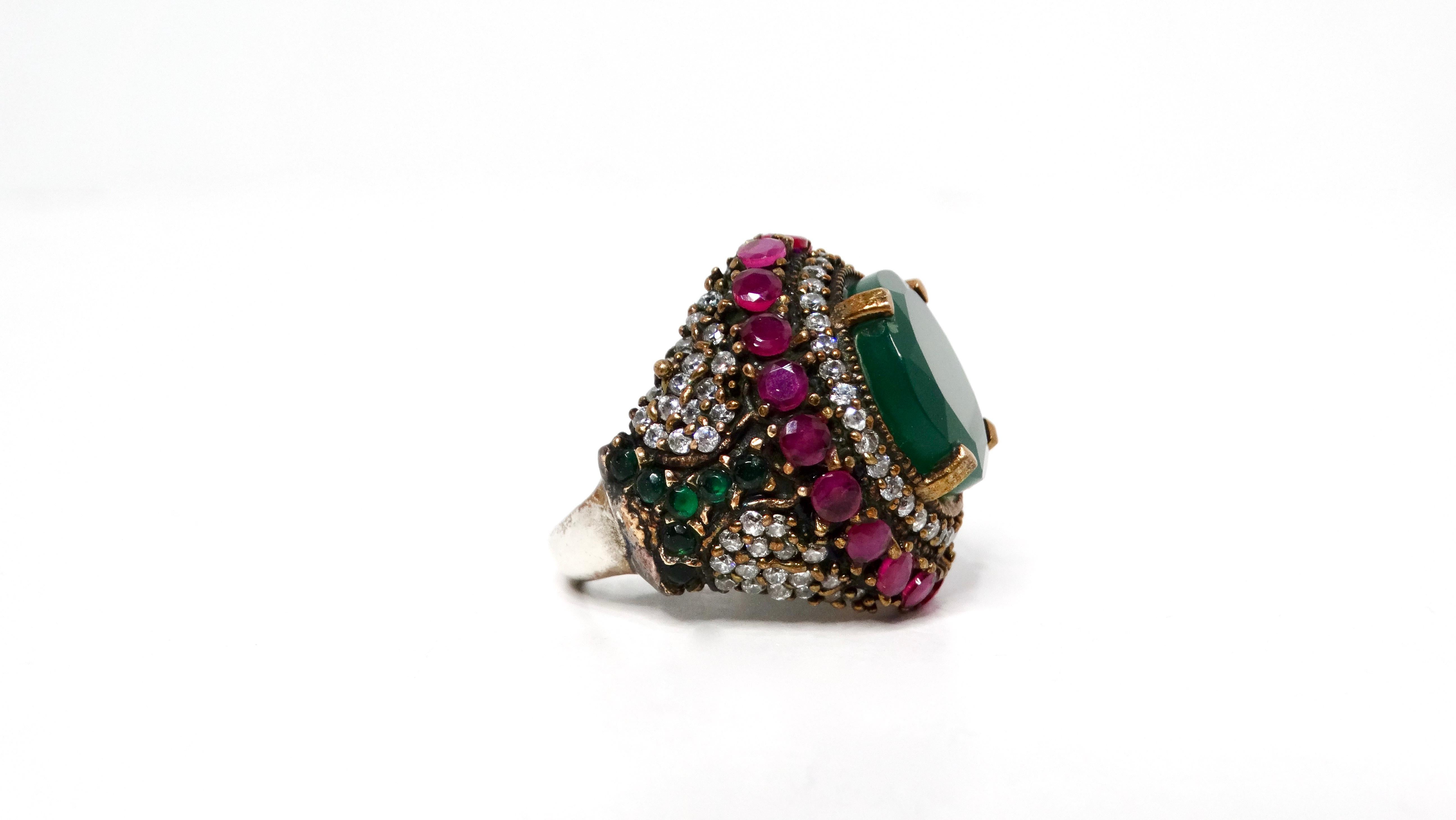 Anello da cocktail in costume in argento 925 fatto a mano con smeraldo e strass In condizioni buone in vendita a Scottsdale, AZ
