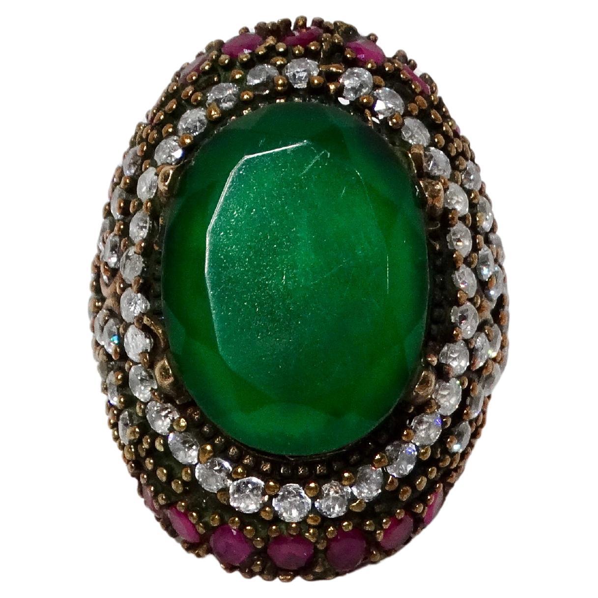 Anello da cocktail in costume in argento sterling con smeraldo e strass, fatto a mano in vendita