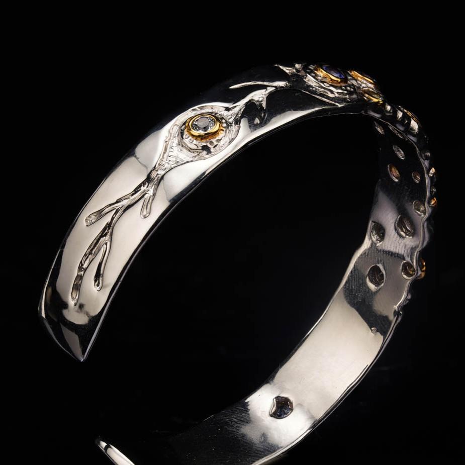 Bracciale fatto a mano in argento 925 con pietre multiple e accenti d'oro in vendita 1