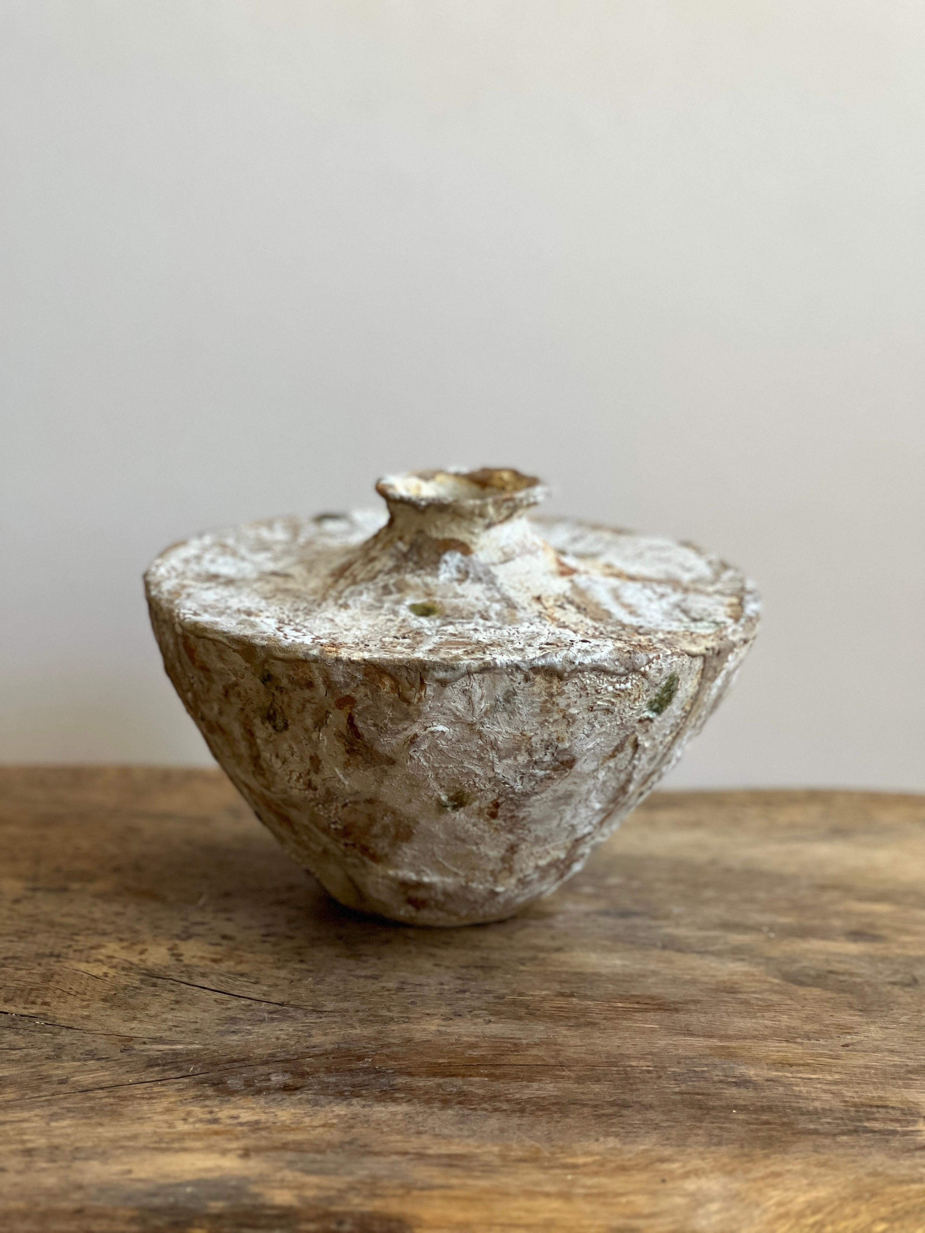XXI secolo e contemporaneo Vaso fatto a mano in gres a spirale in vendita