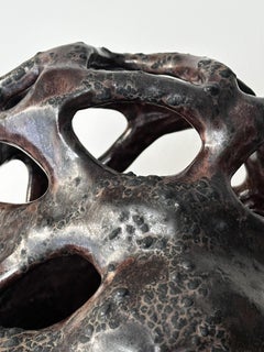 Vase sculptural en grès, fabriqué à la main par Maku Ceramic