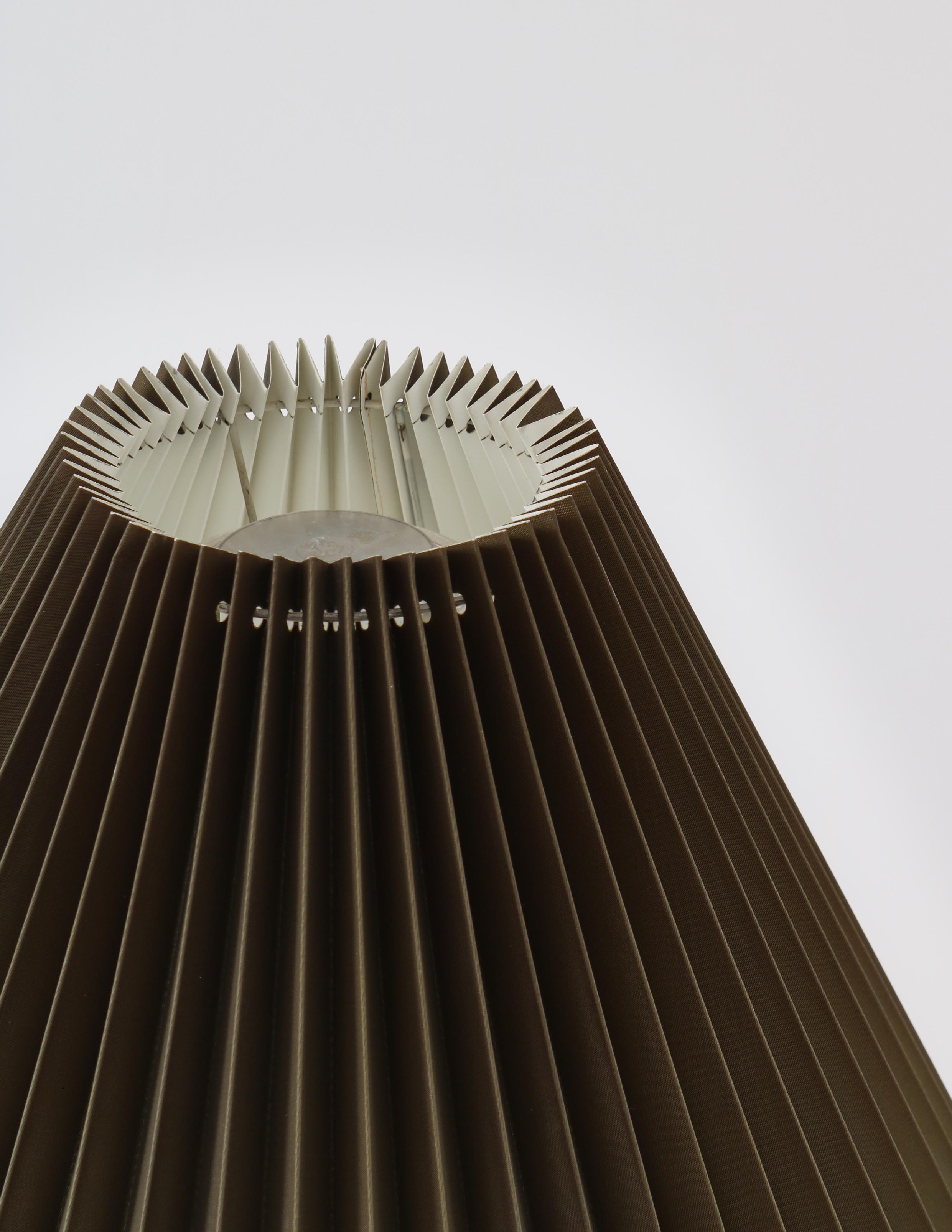 Handmade Stoneware Table Lamp by Ulla Brix, Långhult, Sweden, 1970s In Good Condition In Odense, DK
