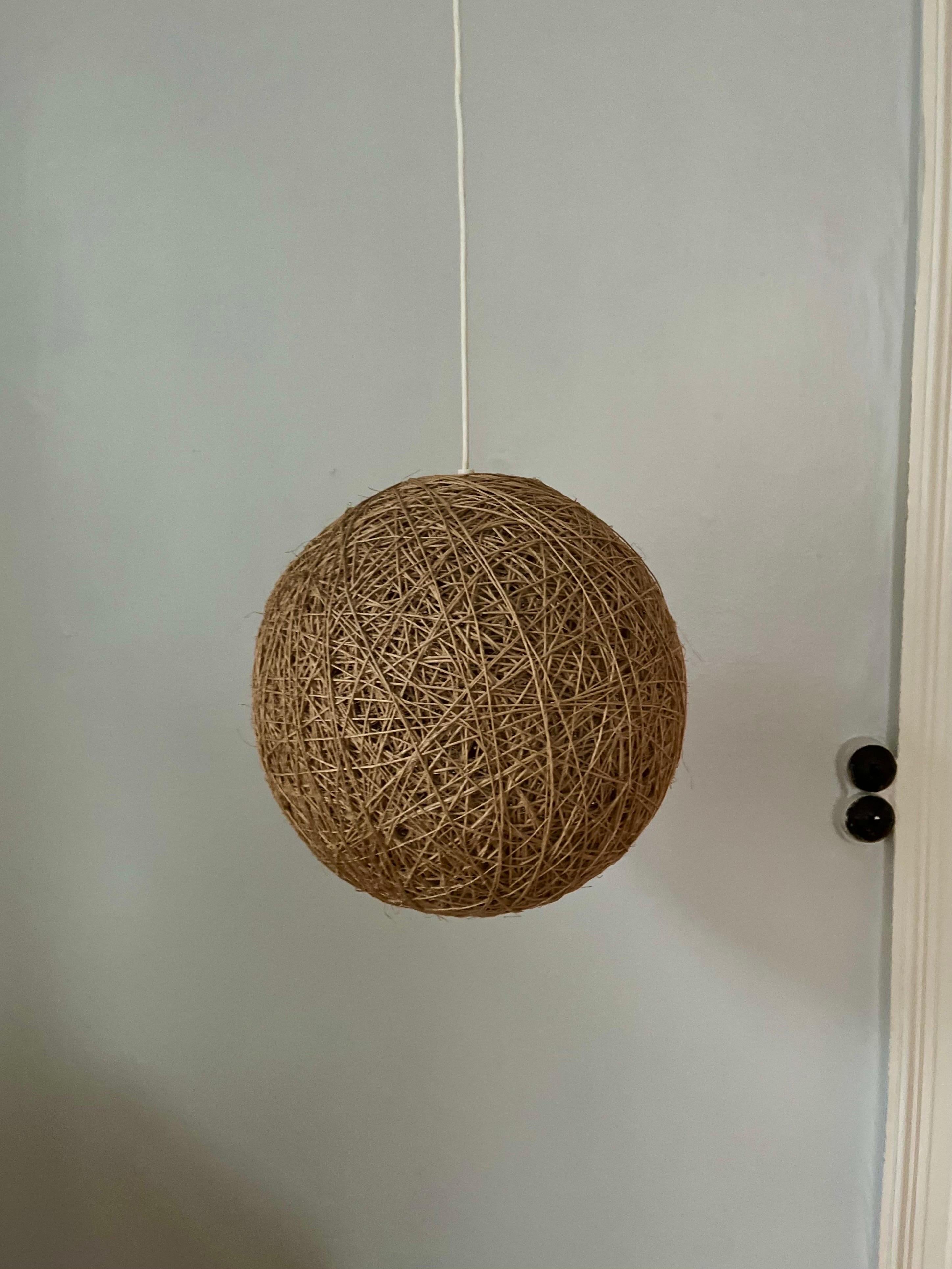 Handmade string hemp pendant 1960s/1970s. This Danish string light pendant is made from wrapped hemp in a round, almost circular shape. The socket is fitted in a wood mounting.

Height: 30,3 cm (11.93 in)
Width/depth: 31 cm (12.20 in)