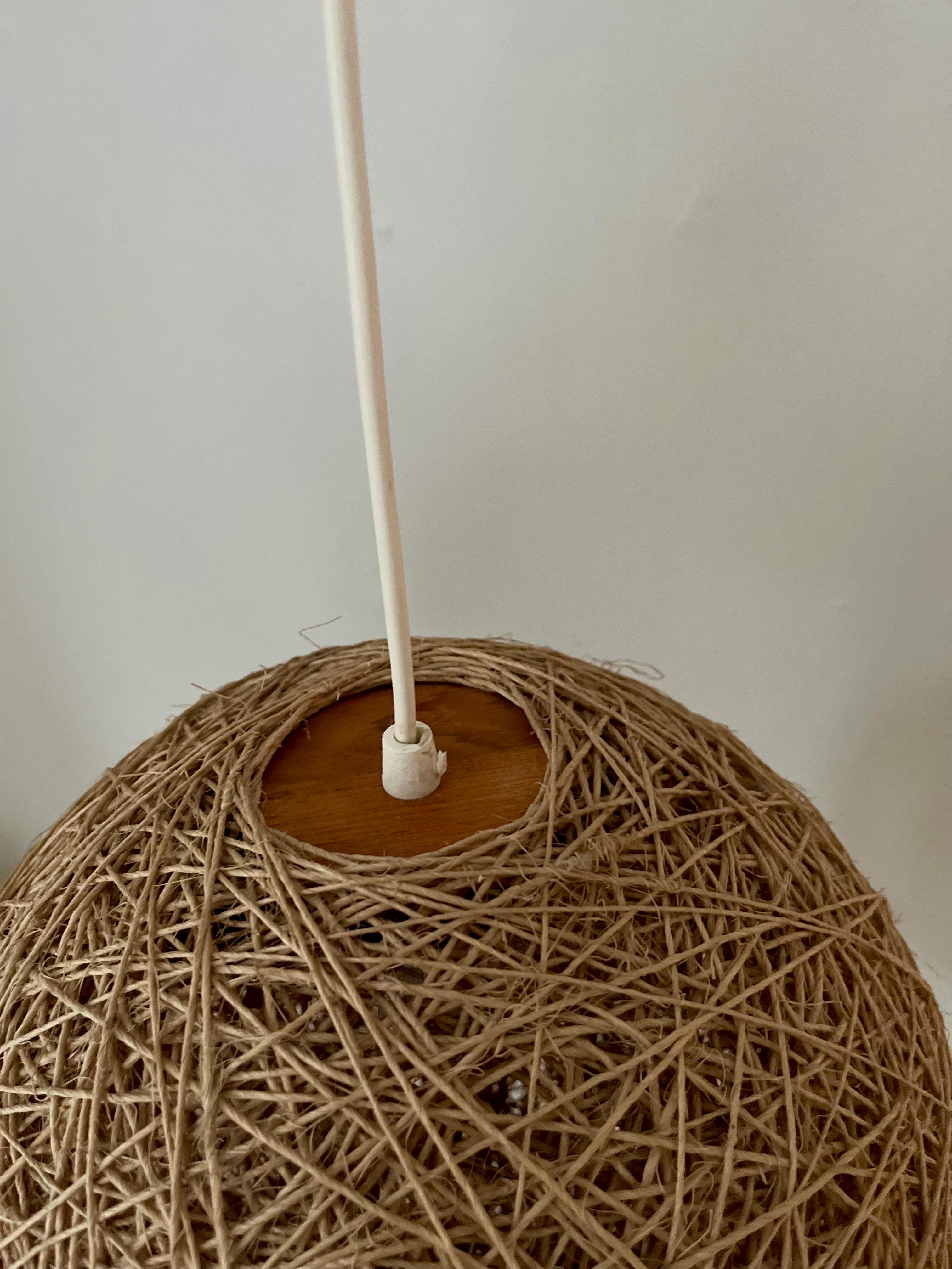 Handmade string hemp pendant 1960s/1970s In Good Condition For Sale In Frederiksberg C, DK