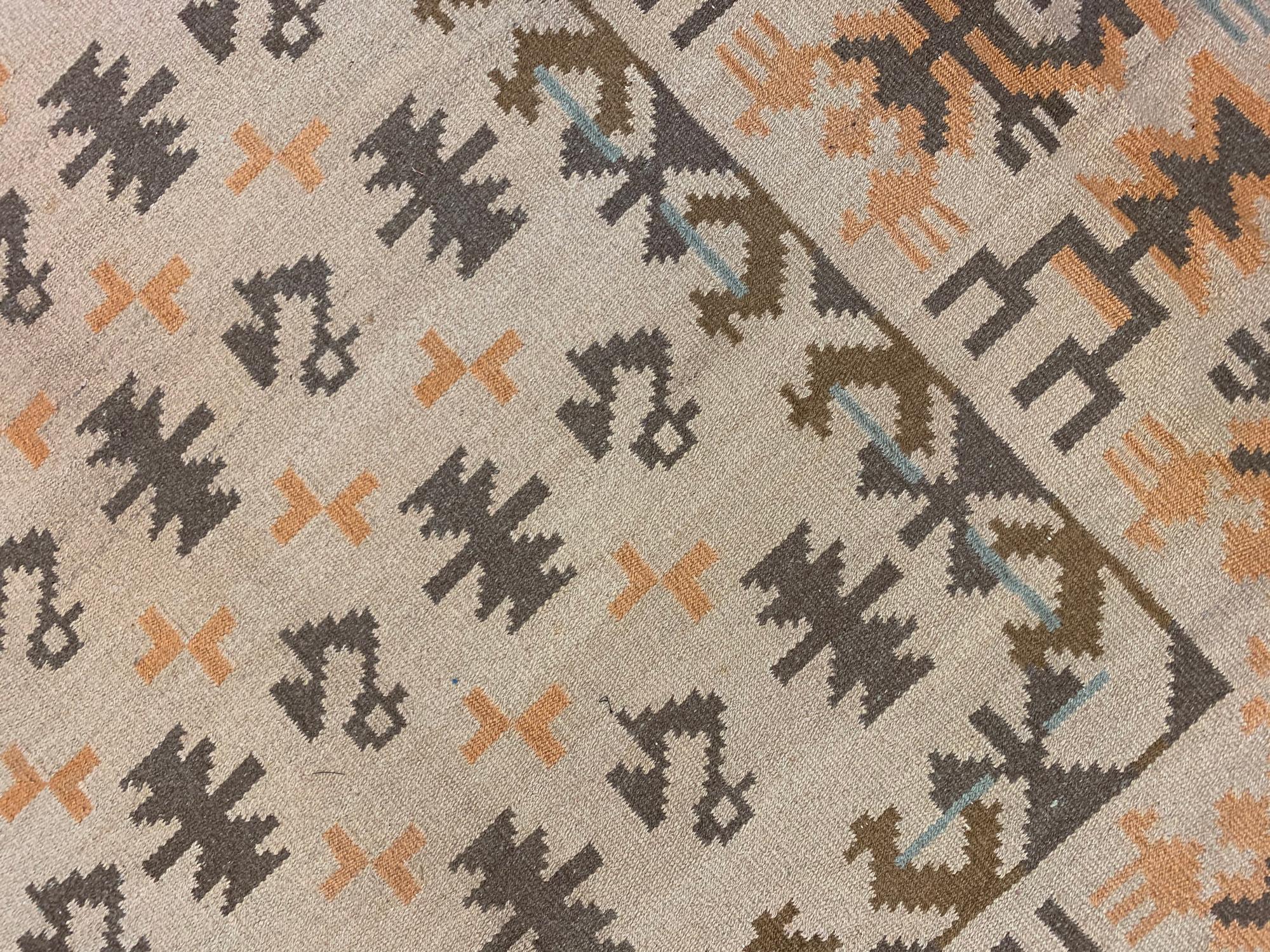 Handmade Swedish Kilim Rug, Traditional Geometric Wool Carpet In Excellent Condition In Hampshire, GB