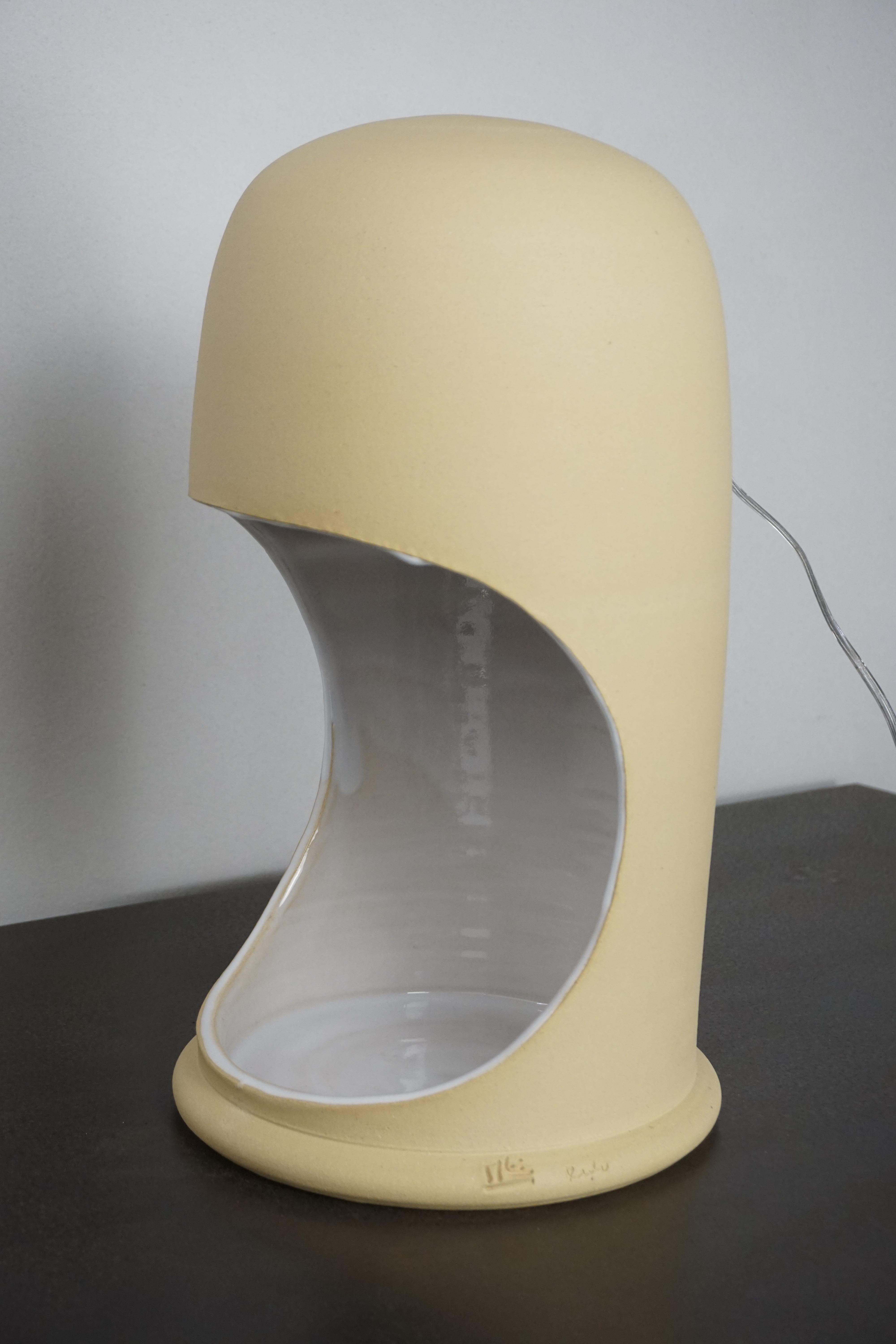 Handgefertigte Tischlampe Pac-Man, Taschendieb, Keramik Weiß/Beige (21. Jahrhundert und zeitgenössisch) im Angebot