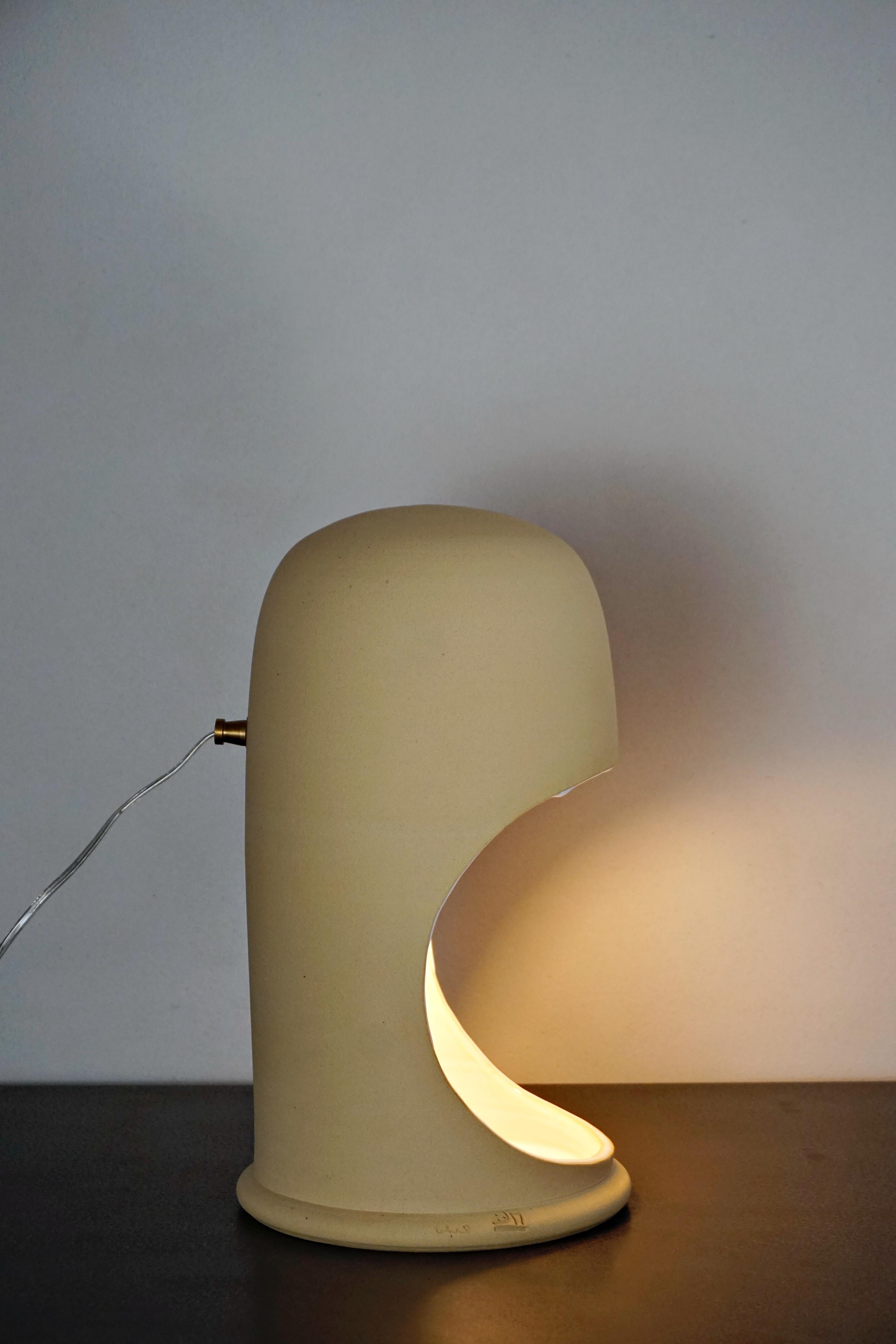 Handgefertigte Tischlampe Pac-Man, Taschendieb, Keramik Weiß/Beige im Angebot 1