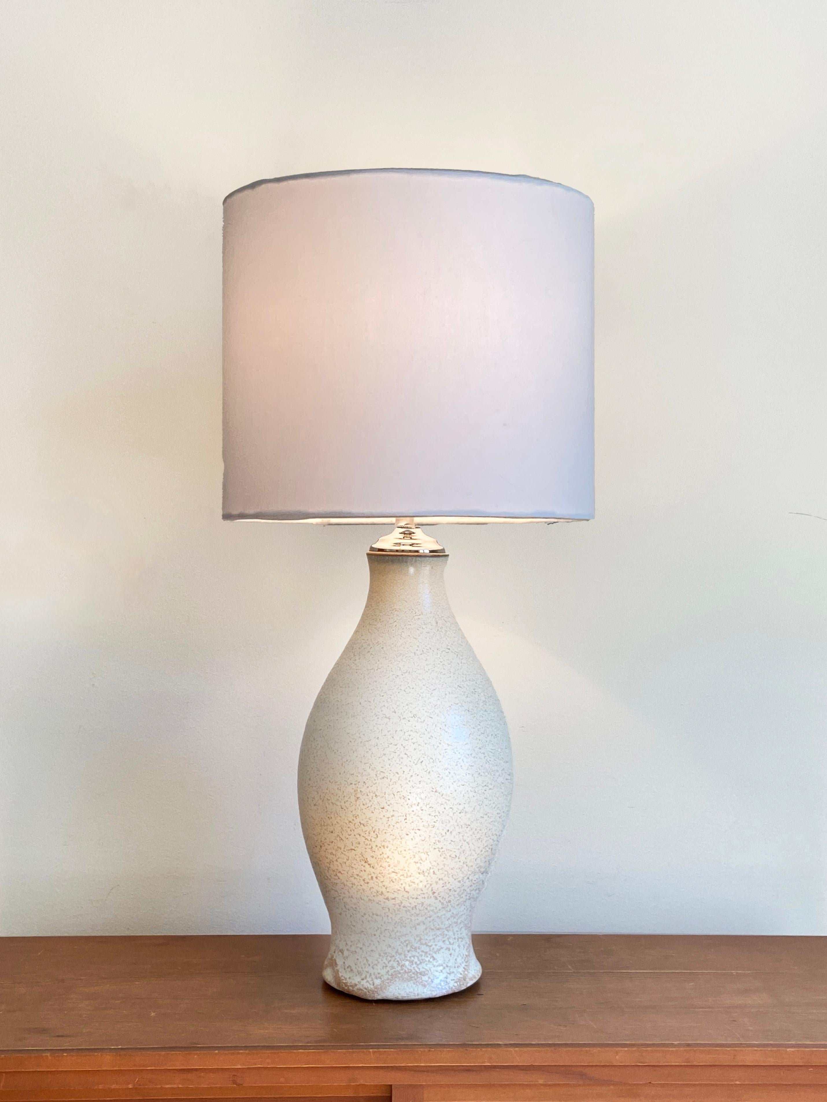 Handgefertigte große, hohe, wheelgedrehte Lampe von Olivia Barry / By Hand - 18