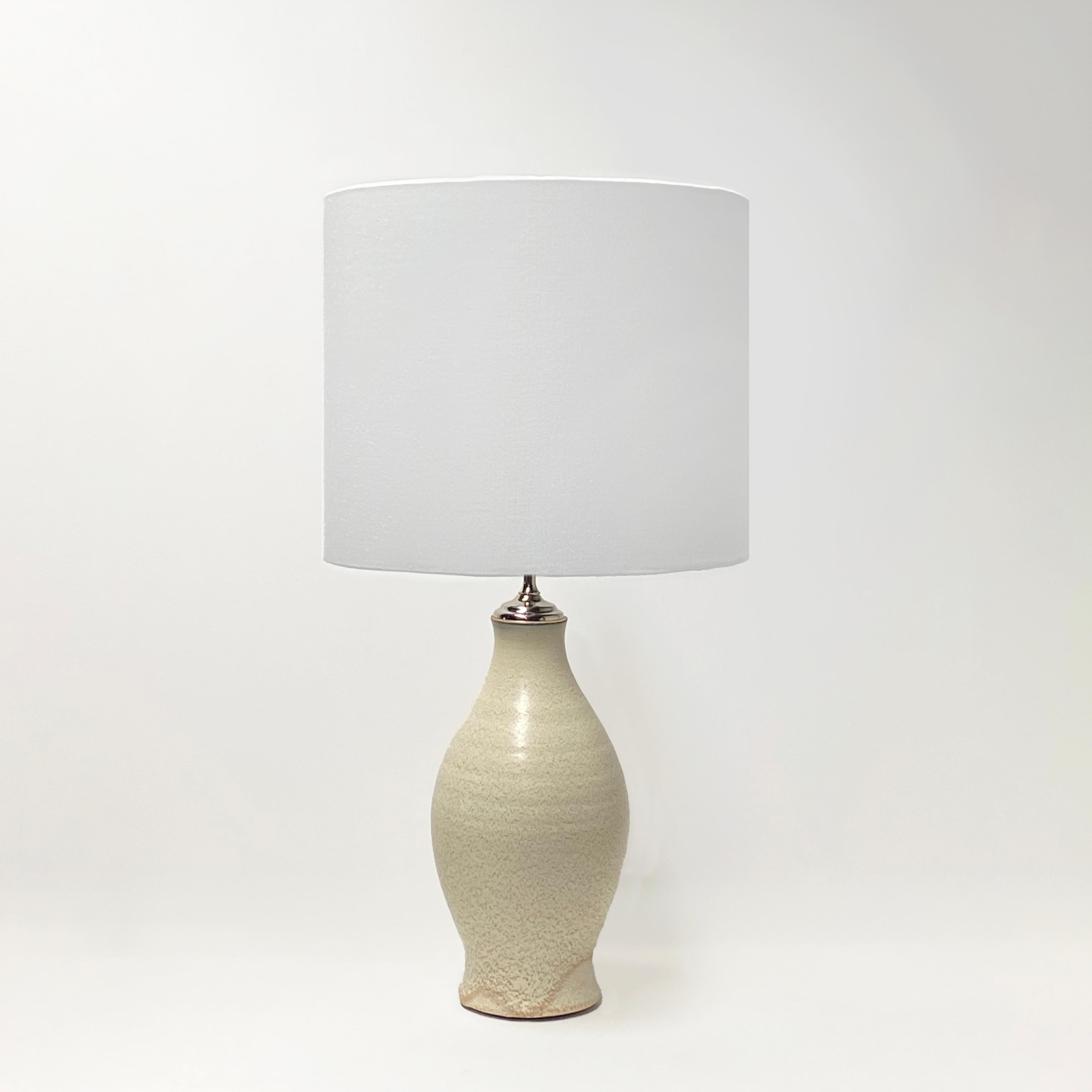 Handgefertigte große, hohe, wheelgedrehte Lampe von Olivia Barry / By Hand - 18