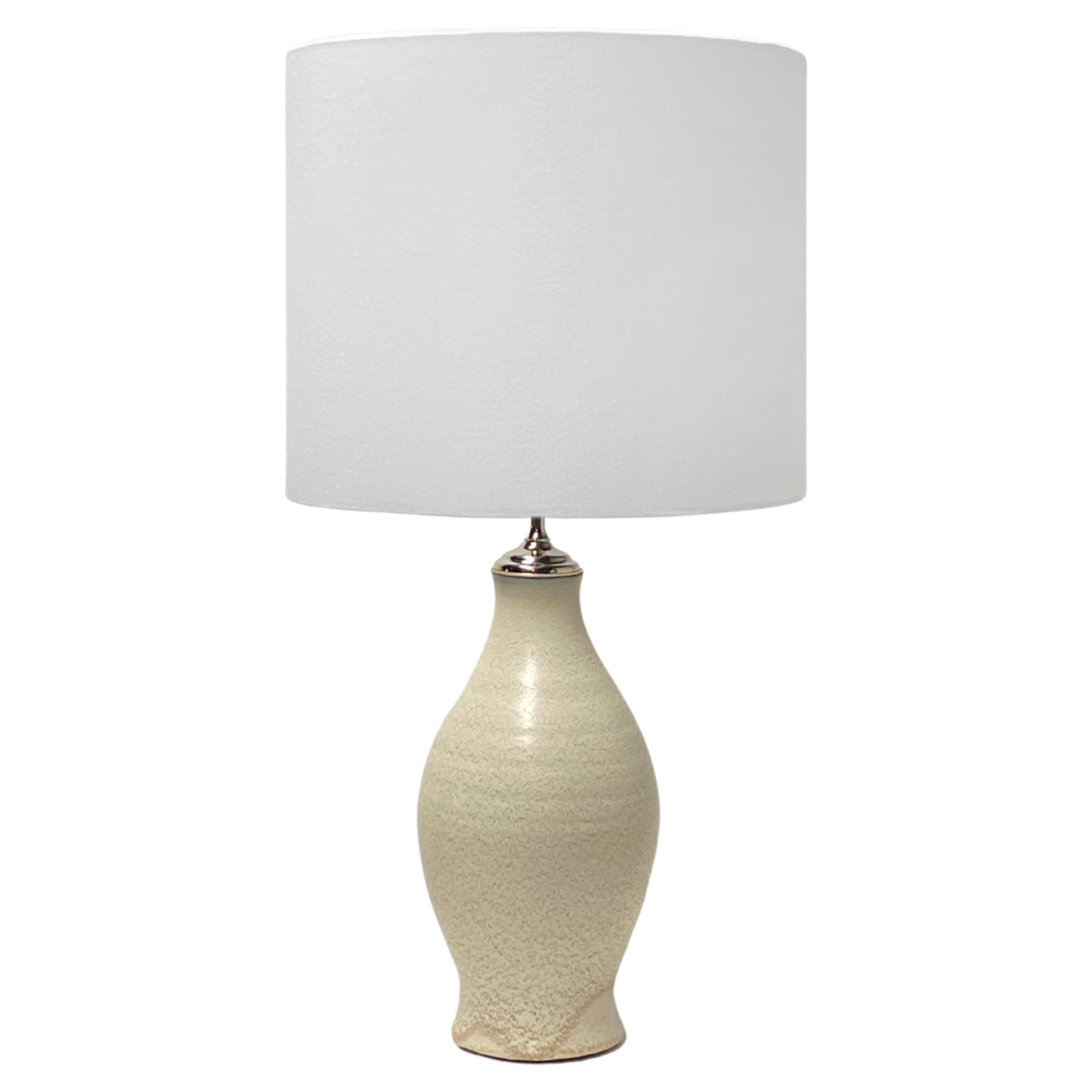 Handgefertigte große, hohe, wheelgedrehte Lampe von Olivia Barry / By Hand - 18" hoch im Angebot