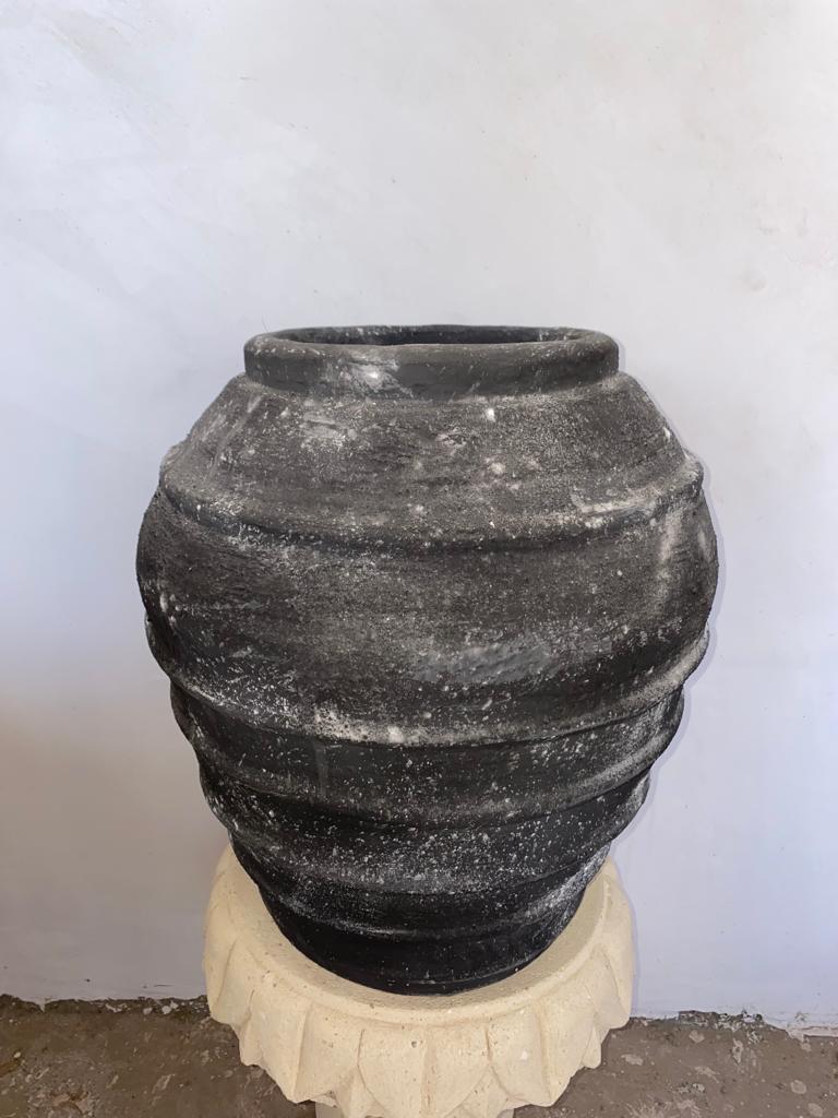 Handgefertigte Vase Tamegroute 9 von Contemporary Orientalism
Abmessungen: T 38 x H 44 cm
Materialien: Keramik von tamegroute natürlich handgefertigt.

