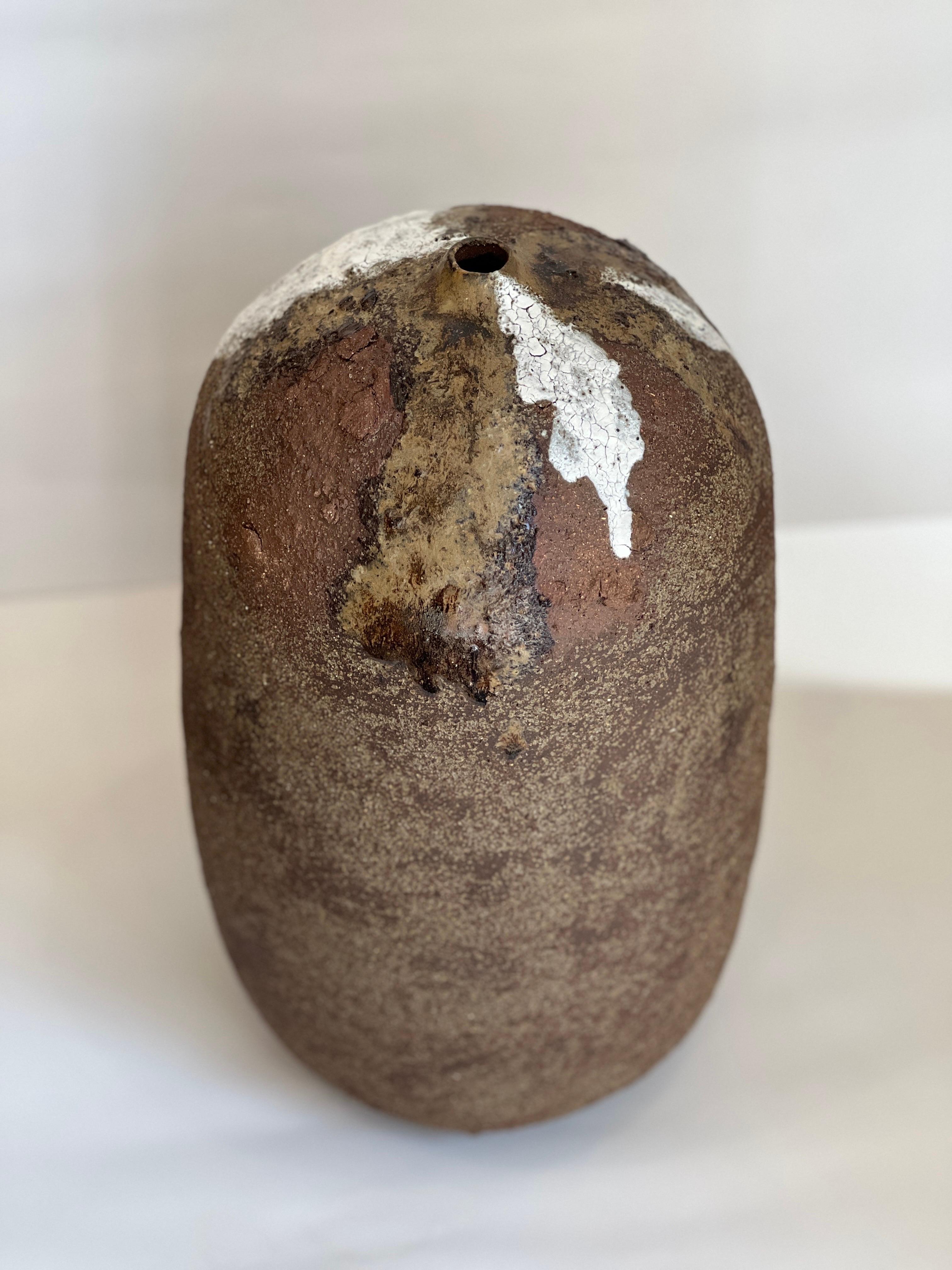 Handgefertigte Terrakotta-Vase mit Esche glasiert (amerikanisch) im Angebot