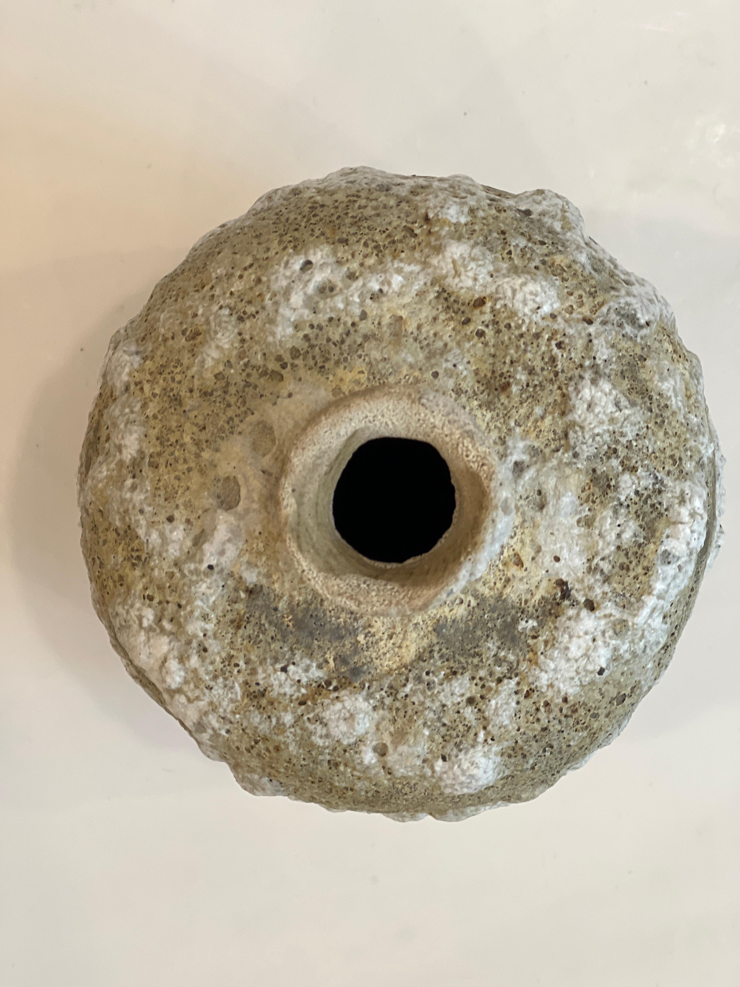 XXIe siècle et contemporain Vase en terre cuite émaillée cratère fait à la main Medium en vente