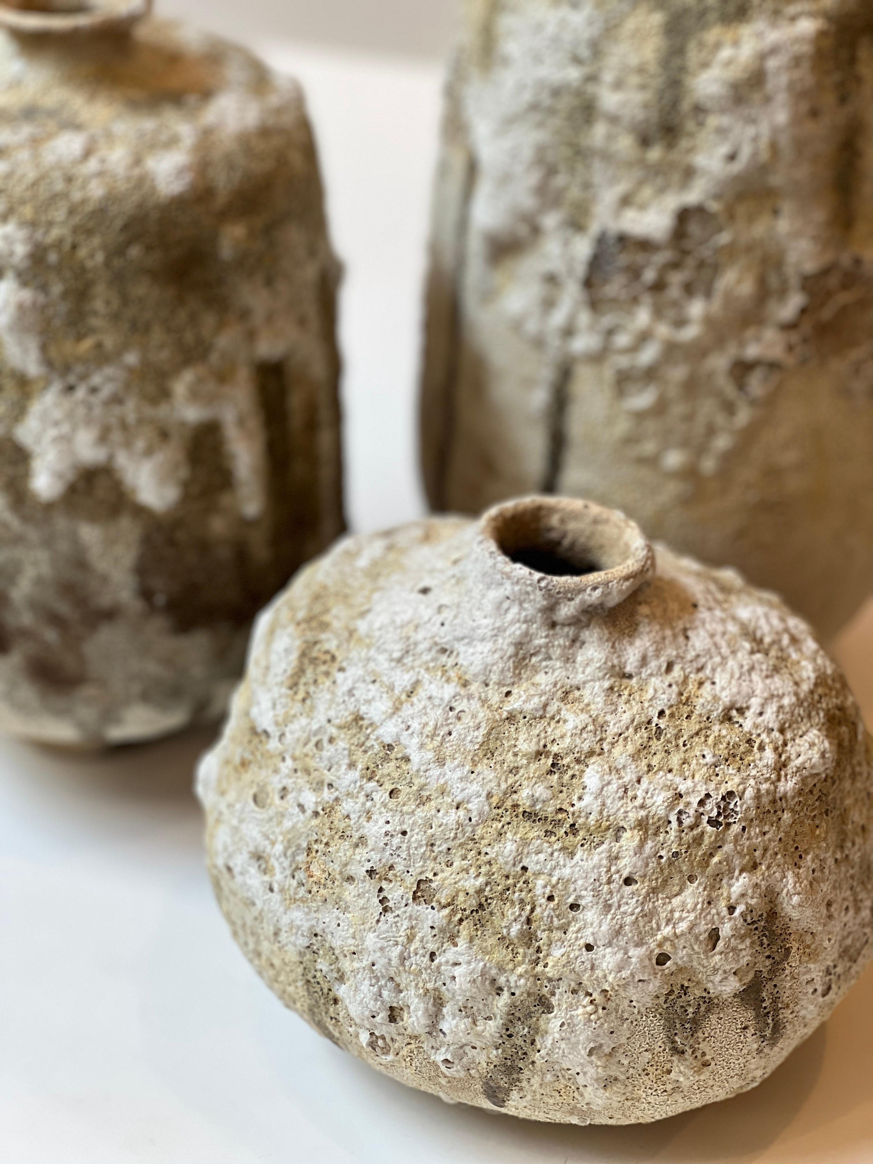 XXI secolo e contemporaneo Vaso in terracotta smaltato a mano - Piccolo in vendita