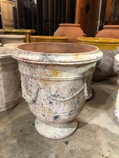 Urna a ghirlanda in terracotta fatta a mano