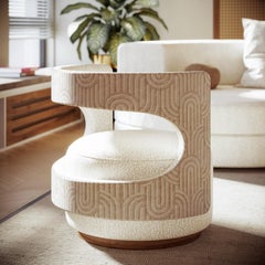 Sillón Tess de tapicería de felpa con base de madera hecho a mano por Nolita Harbour