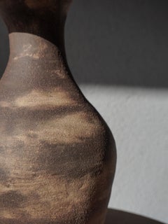 Vase en céramique de style scandinave moderne, texturé et fabriqué à la main, par Maku Ceramic