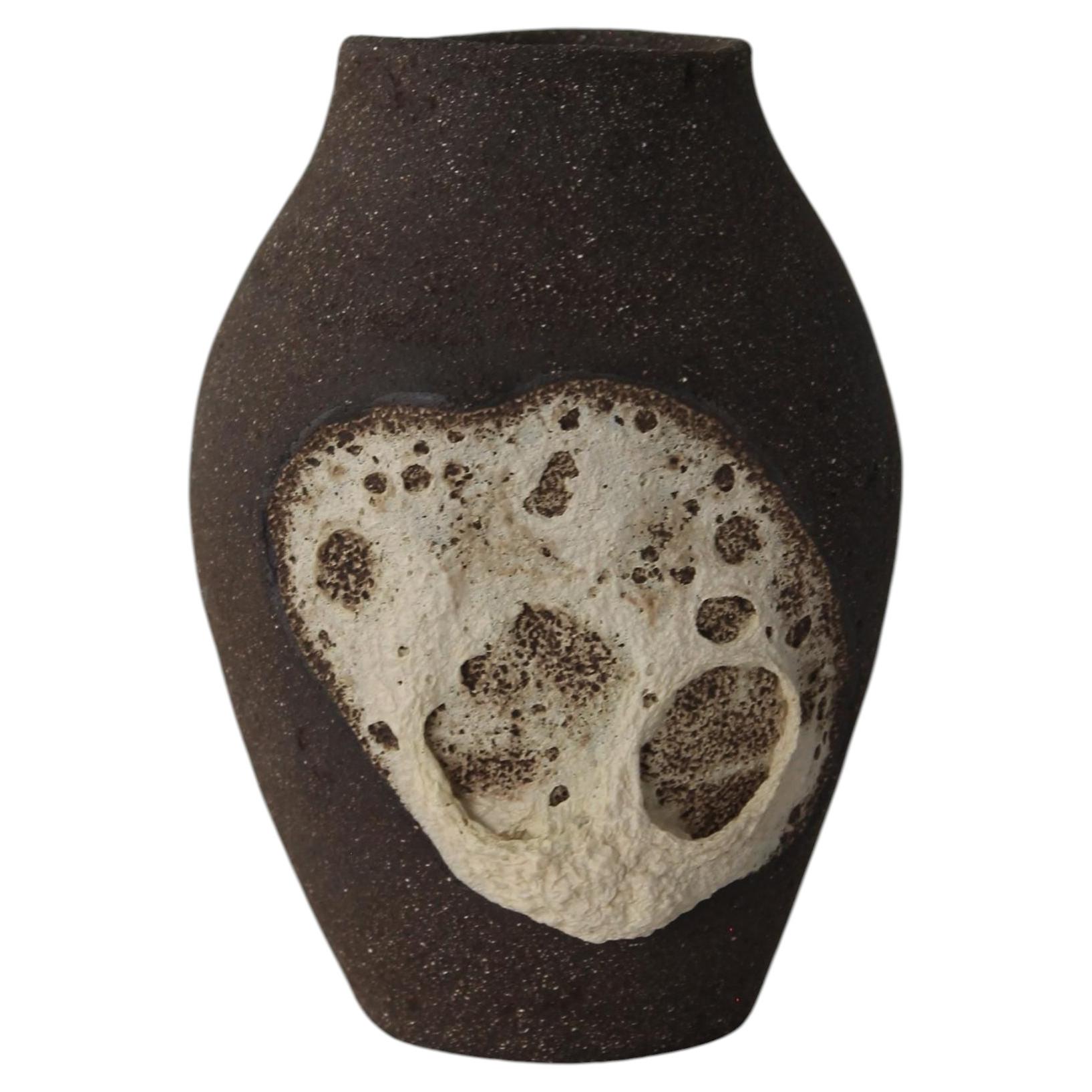 Vaso medio in gres lavorato a mano con finitura ruvida di Maku Ceramic