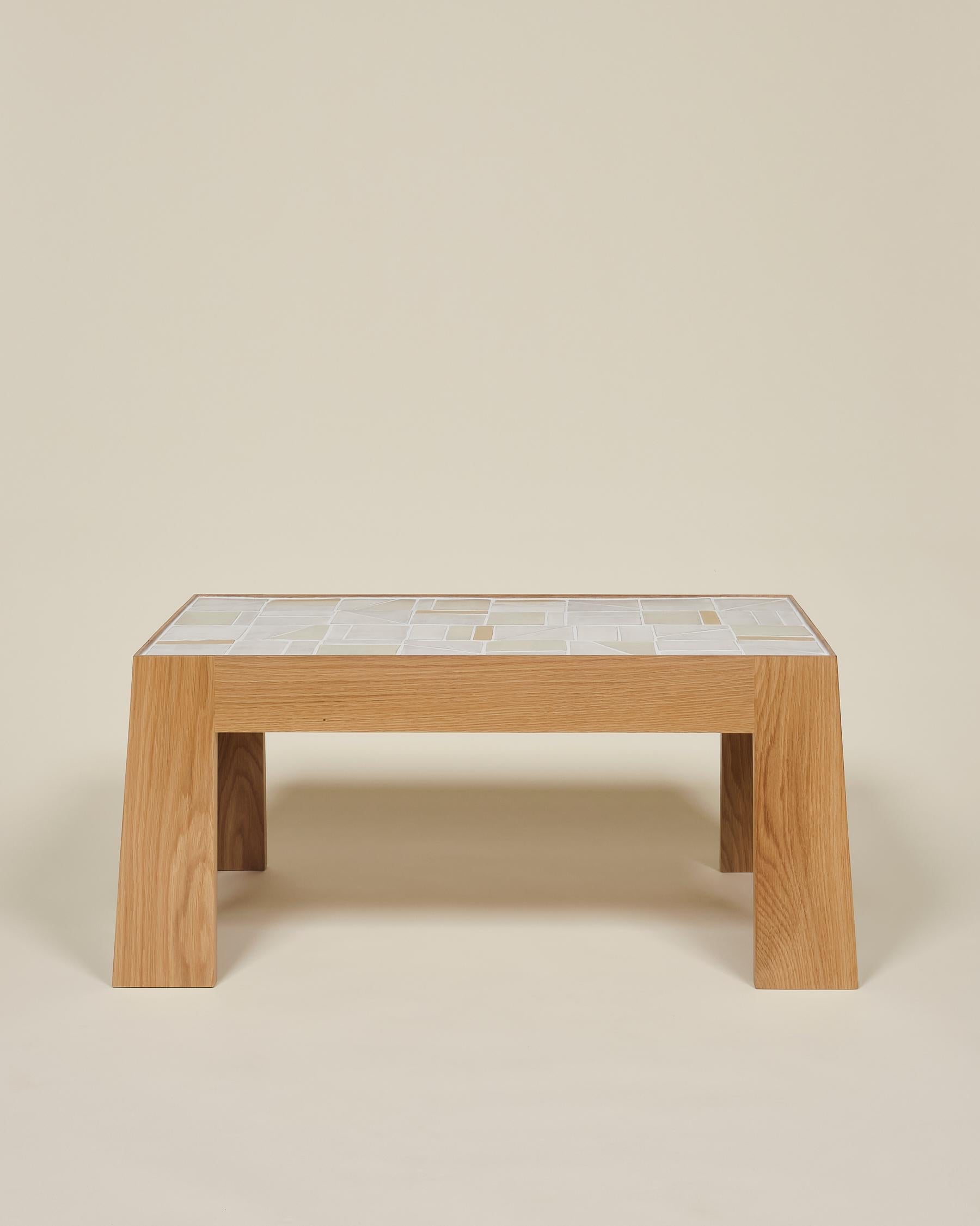 Collection Sal par Lynnea Jean

Inspirée par un amour pour les tables à carreaux vintage et le désir d'une création pratique, la table d'appoint Lith est née. Cette pièce exquise est un mélange harmonieux de design contemporain et de savoir-faire