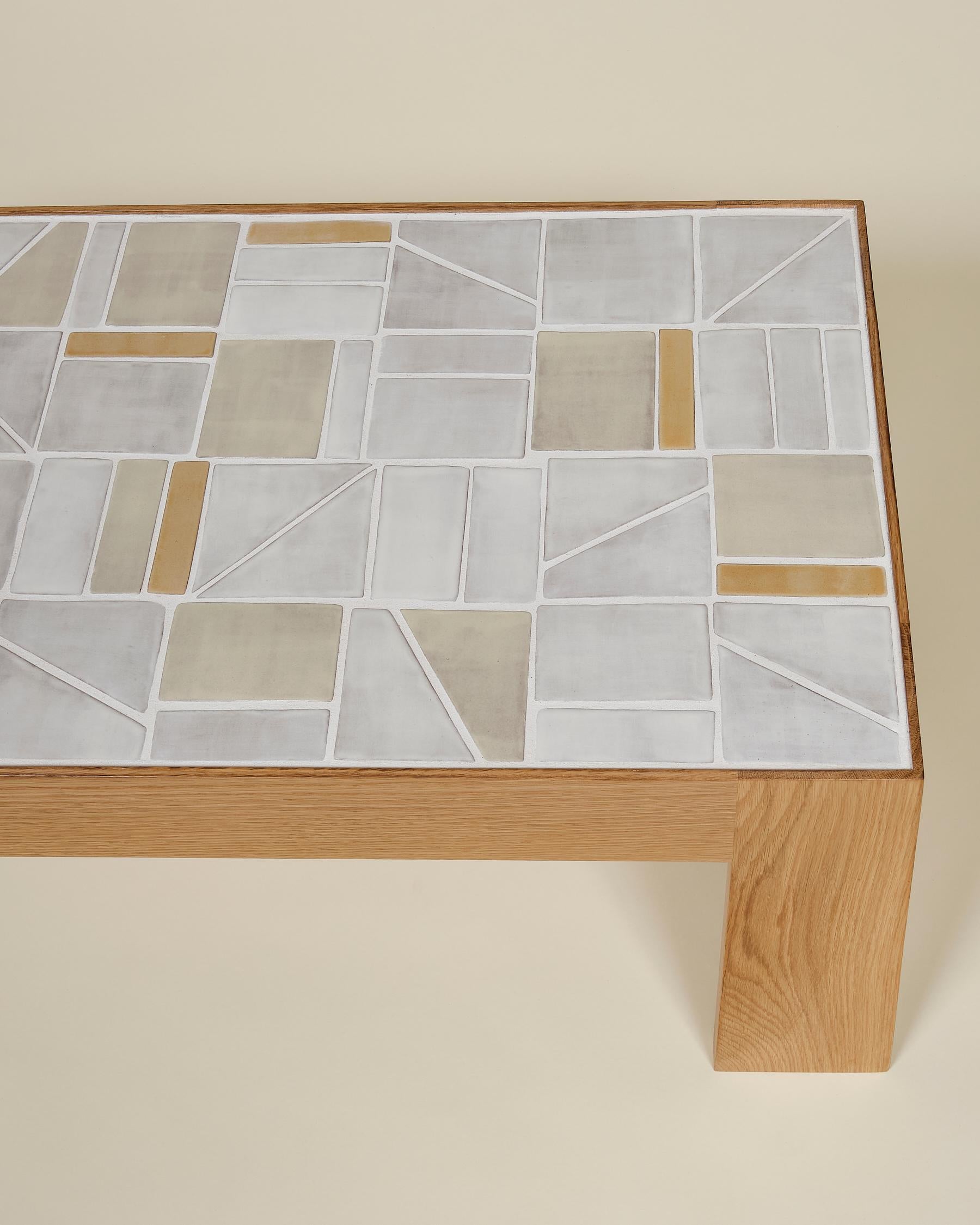 Table basse Lith à plateau en carreaux faite à la main par Lynnea Jean Neuf - En vente à Aitkin, MN