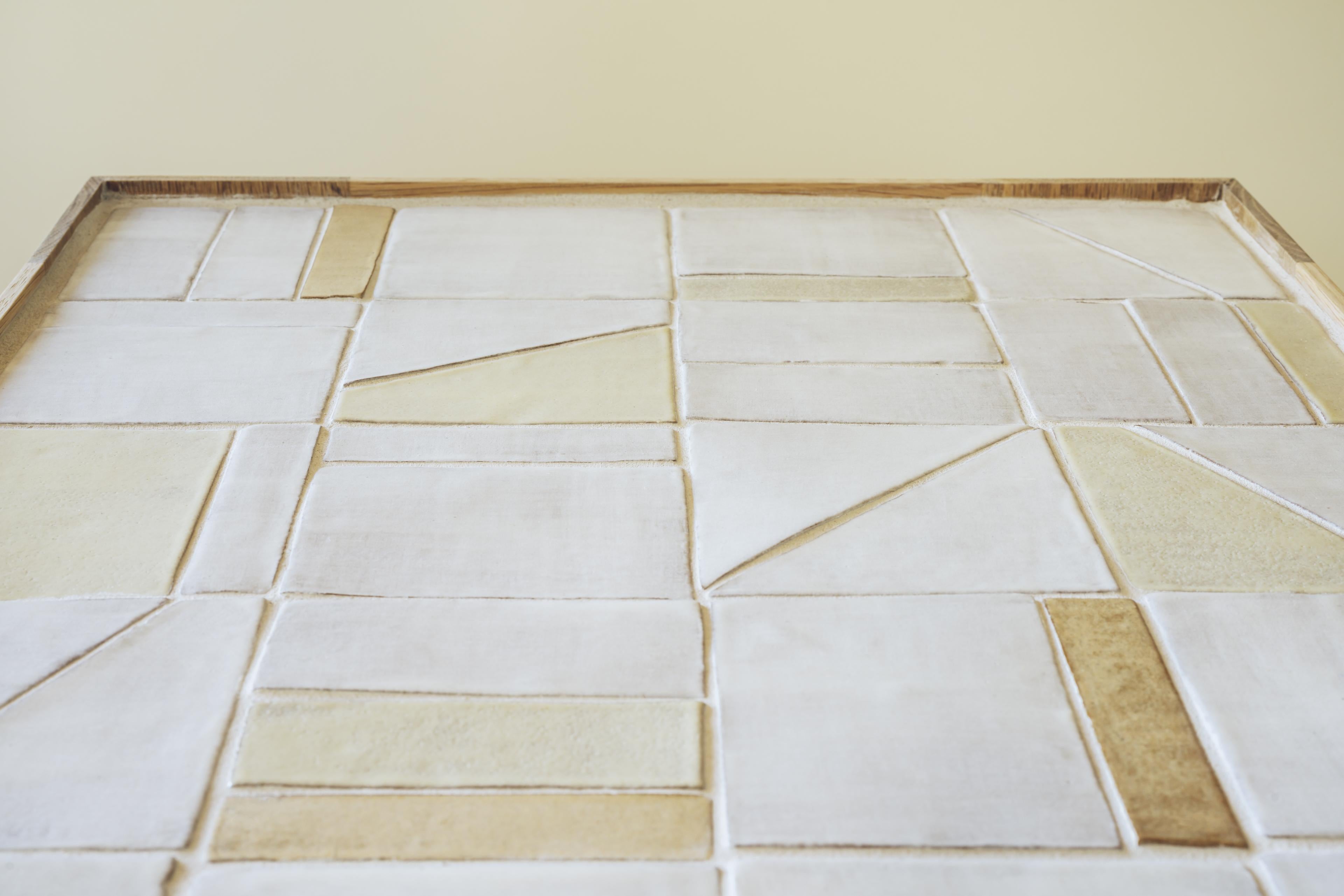 Smaltato Tavolino Lith con piano in piastrelle fatto a mano di Lynnea Jean, in stock in vendita