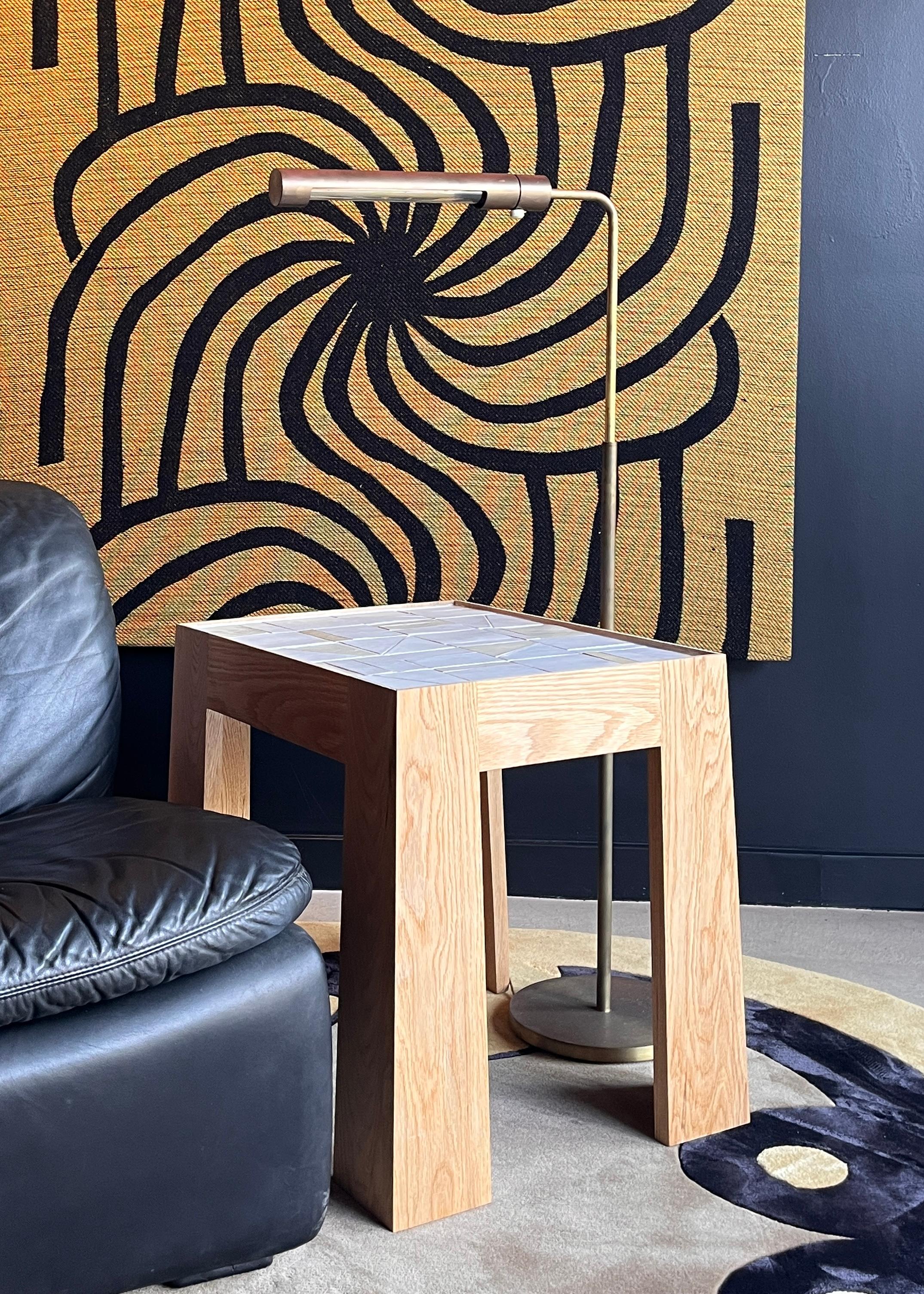 Ceramica Tavolino Lith con piano in piastrelle fatto a mano di Lynnea Jean, in stock in vendita