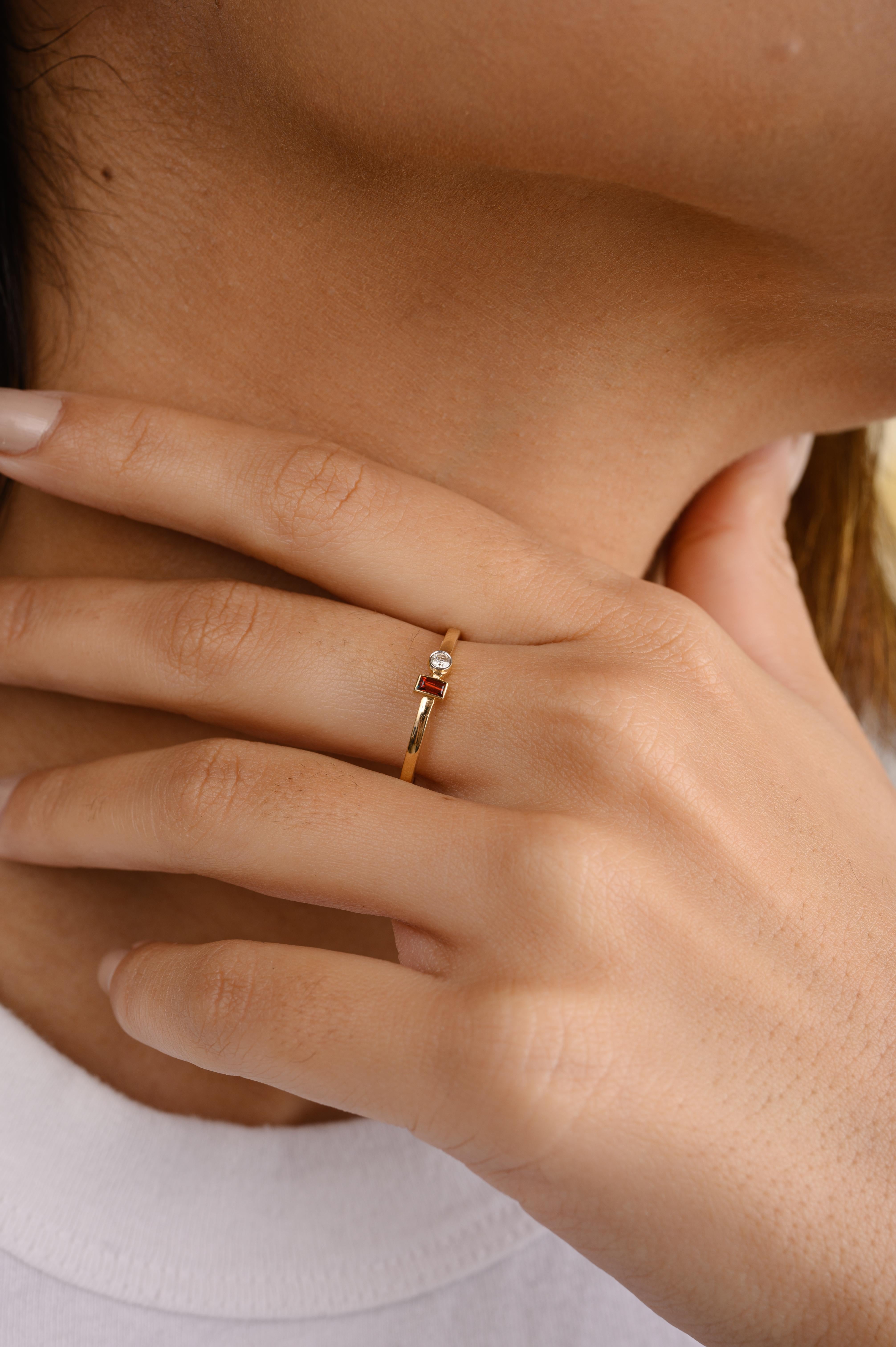 Im Angebot: Handgefertigter Ring aus massivem Gelbgold in Zinn 14k mit Granat und Diamanten für sie () 5