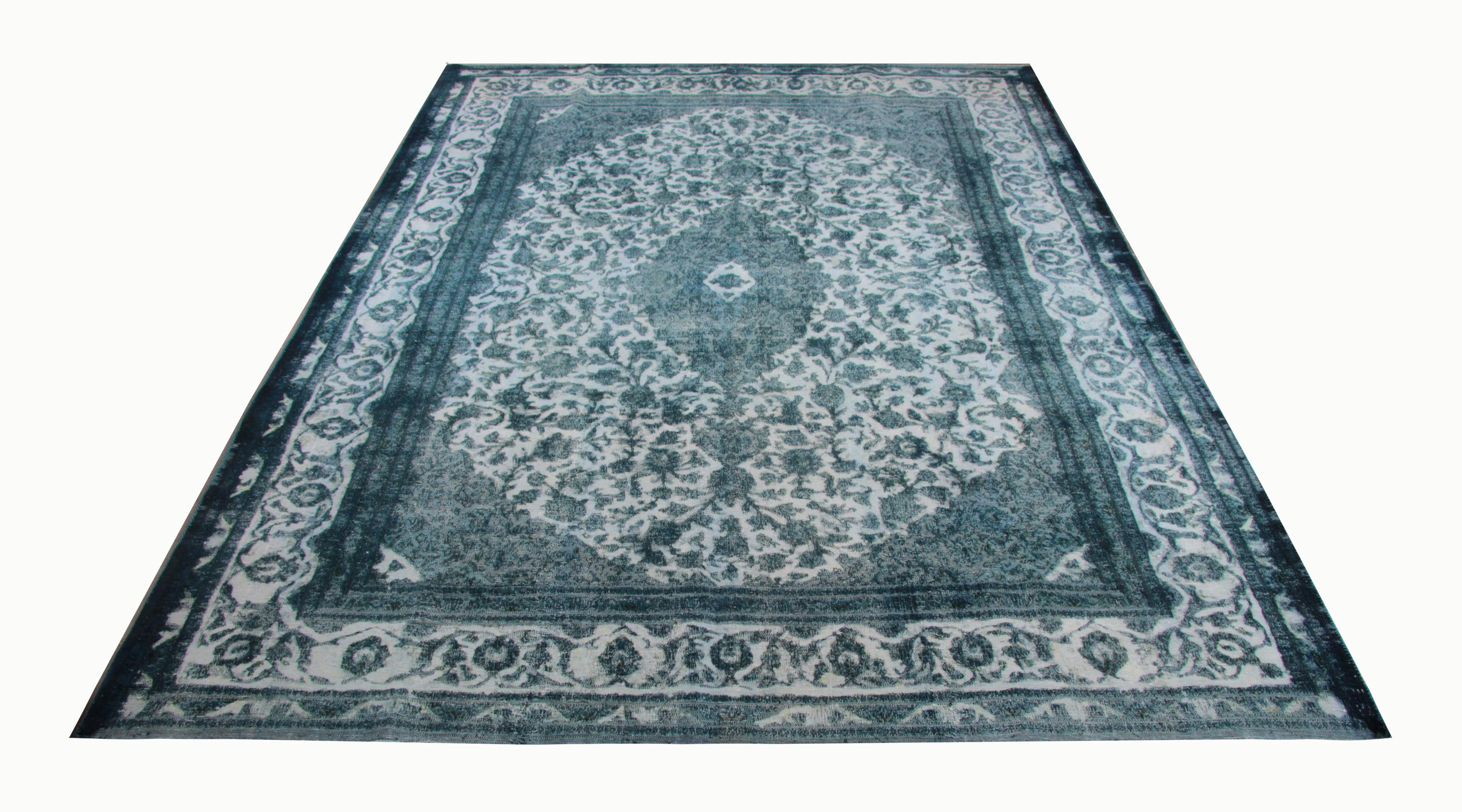 This bold green medallion rug features an intricate floral design woven with immense detail through both the centre and border. Symmetrical and sophisticated this piece is sure to make the perfect accent accessory for any room. Easily style this