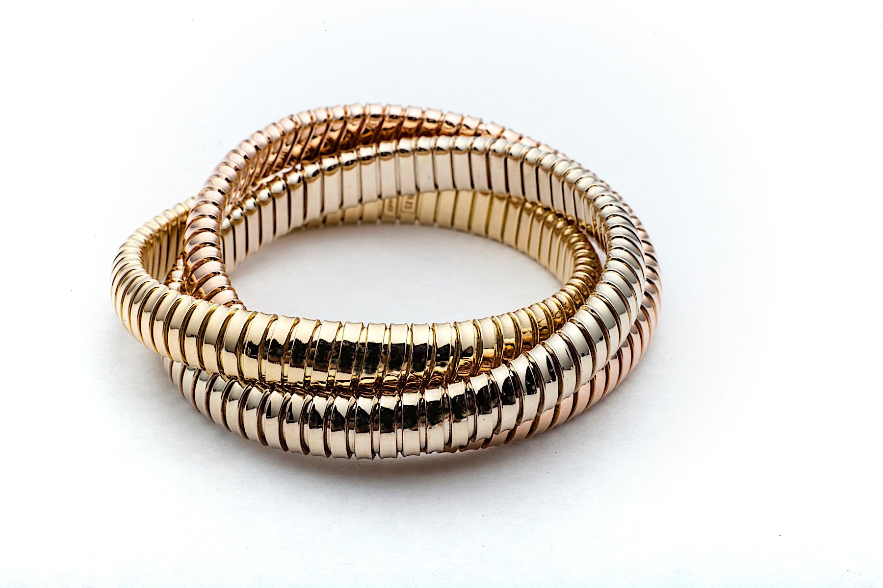 Bracelet jonc tubogas à trois rangs en or tricolore 9 mm, fait à la main Neuf - En vente à Greenwich, CT