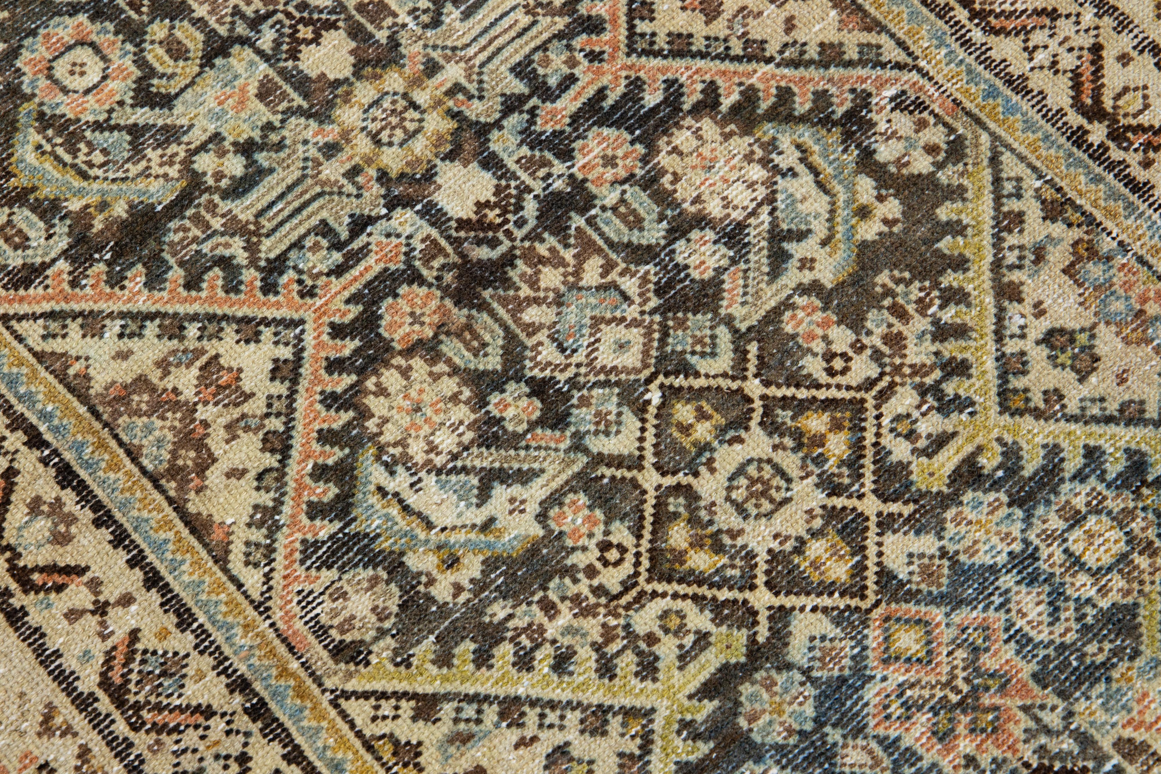Laine Tapis de couloir tribal antique Malayer fait à la main avec des accents multicolores en vente
