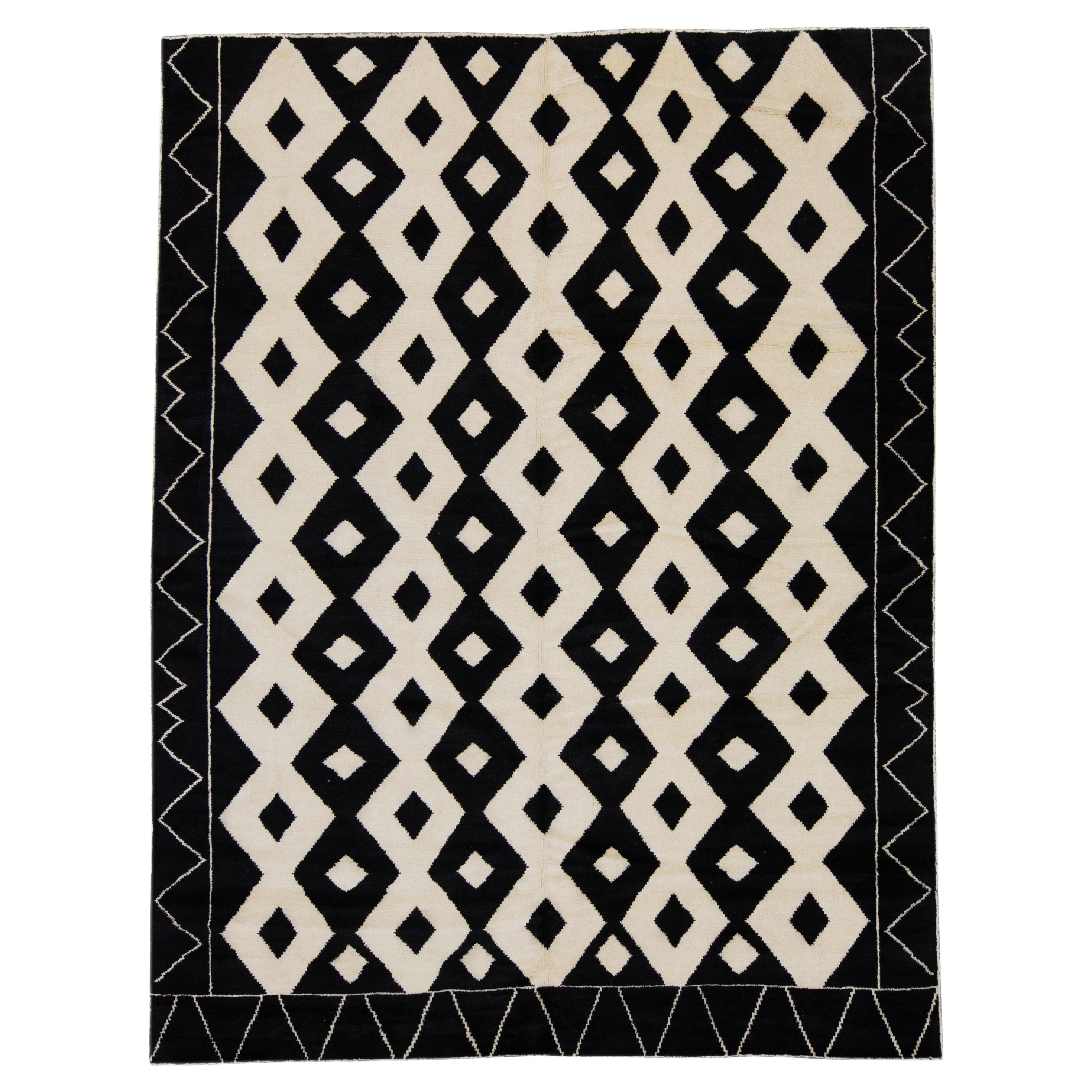 Handgefertigter moderner Wollteppich im marokkanischen Stammesstil mit elfenbeinfarbenem und schwarzem Design im Angebot