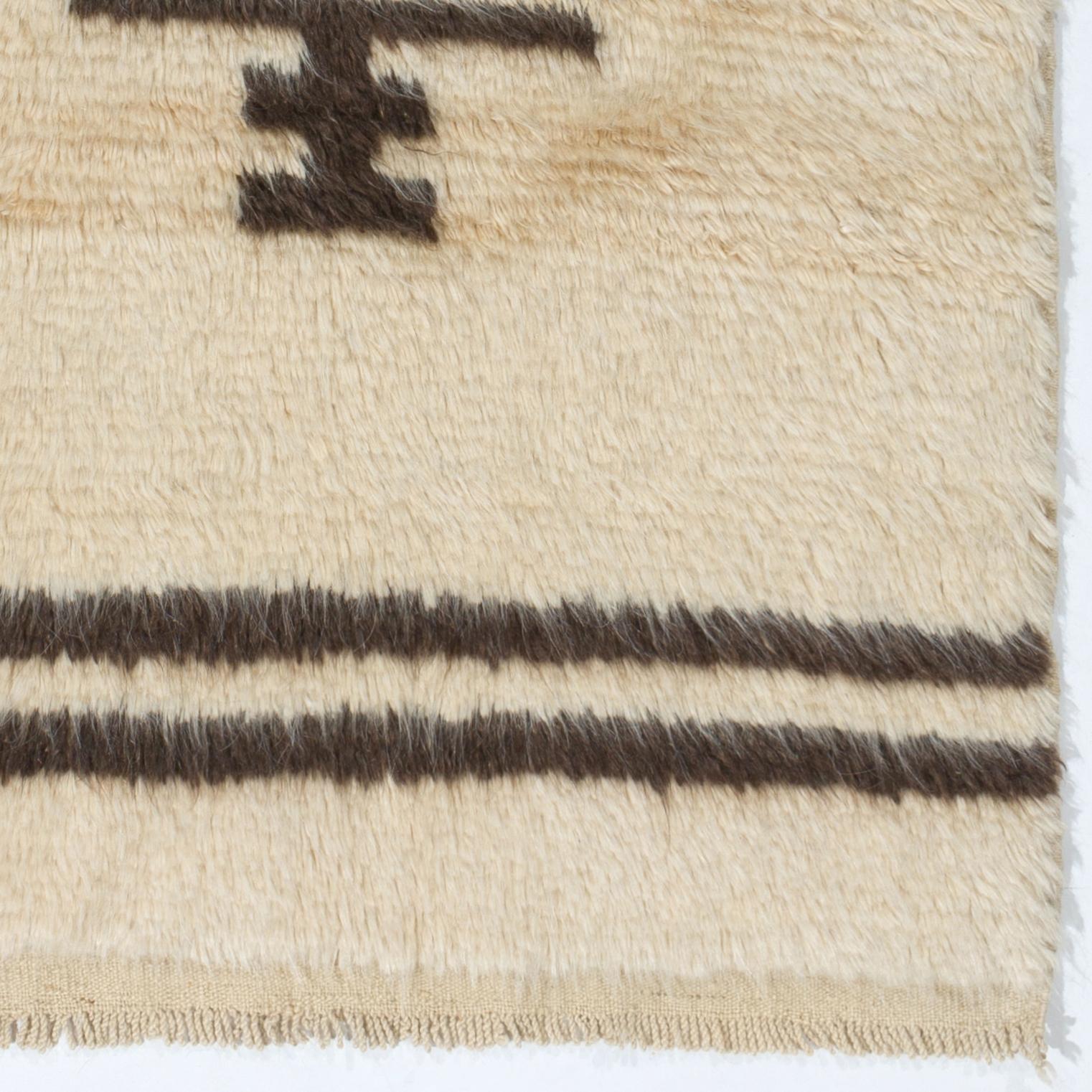 Alfombra Tulu hecha a mano con lana natural beige y marrón. Opciones personalizadas disponibles Anudado a mano en venta