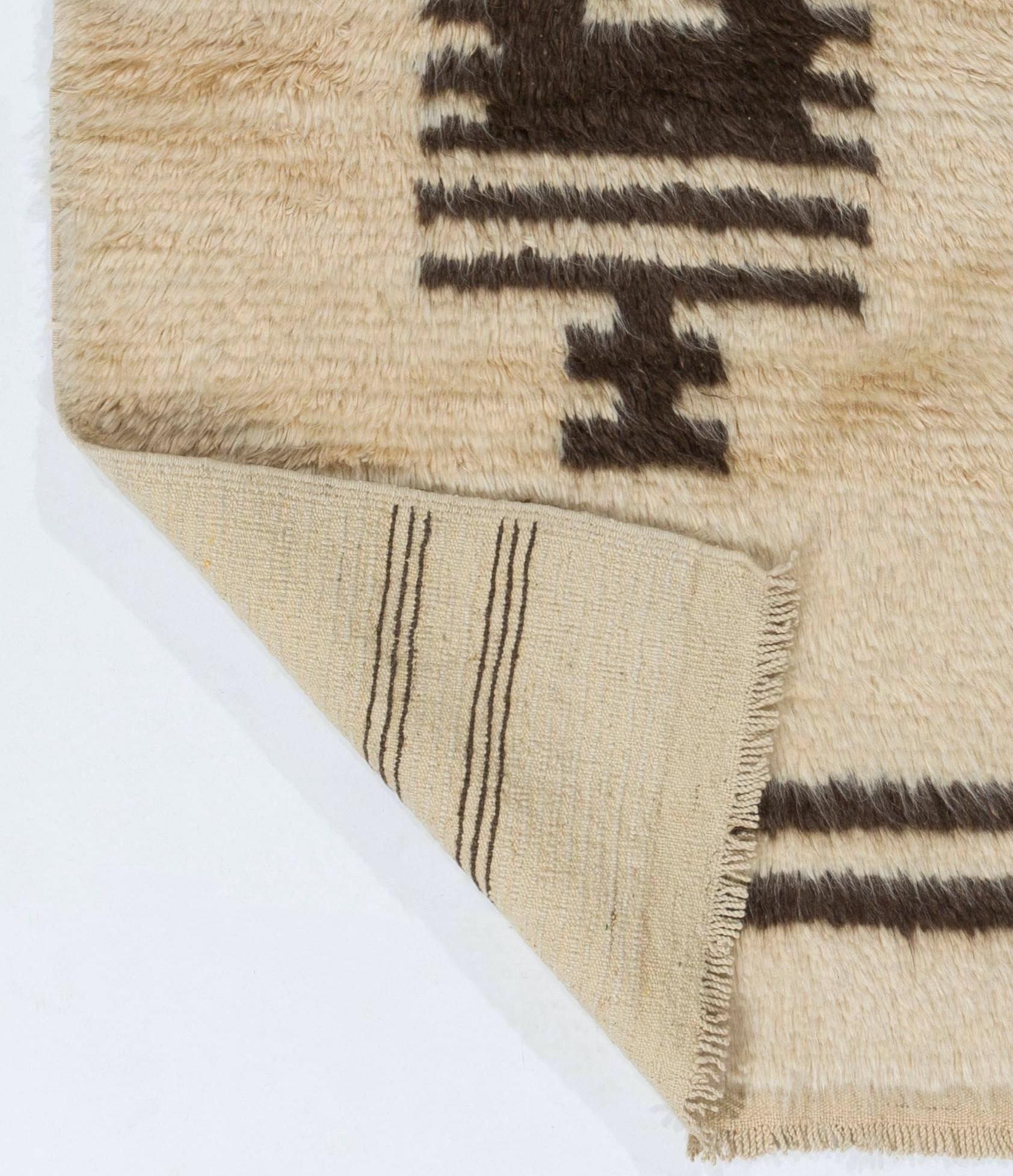 Alfombra Tulu hecha a mano con lana natural beige y marrón. Opciones personalizadas disponibles en Nuevo estado para la venta en Spring Valley, NY