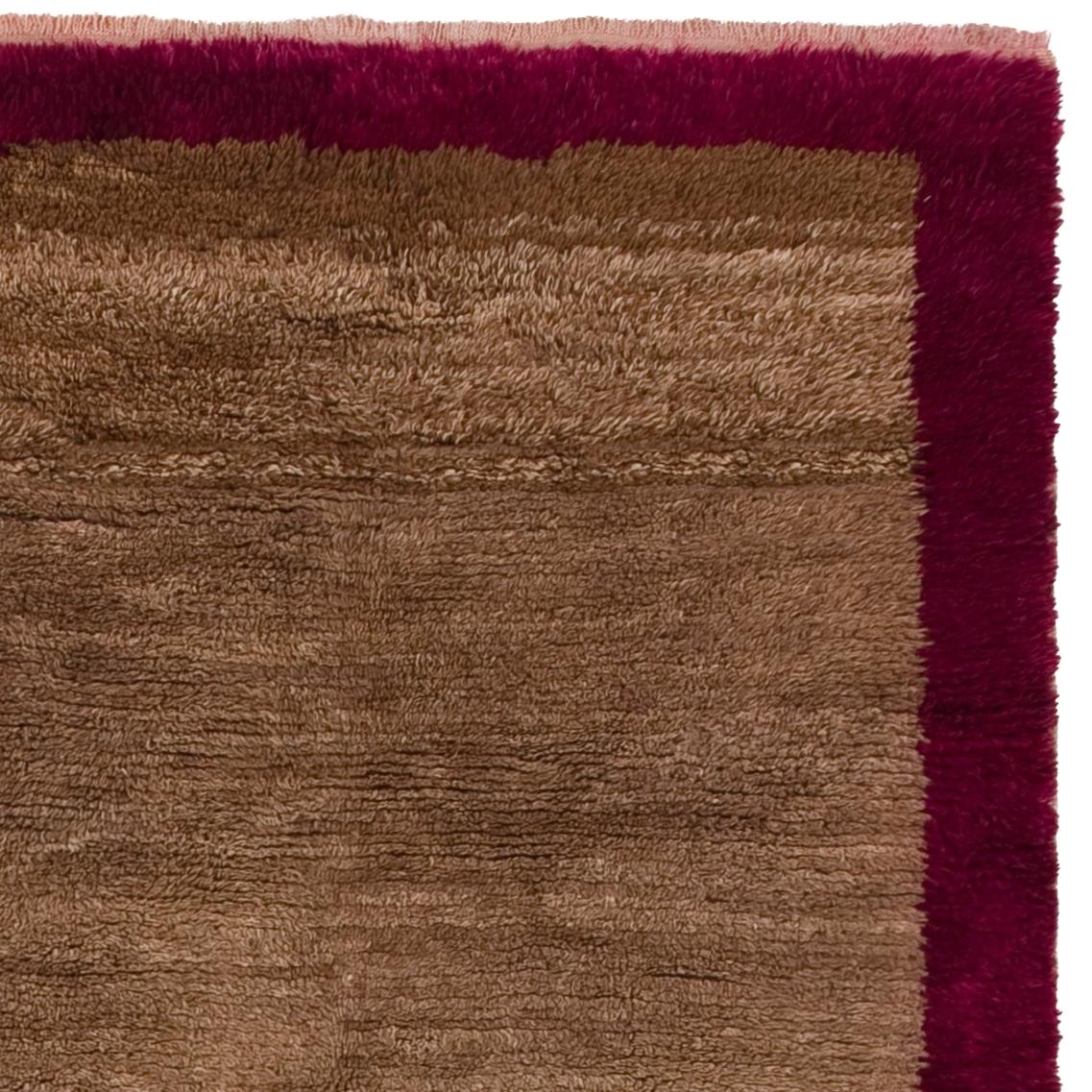 Alfombra Tulu hecha a mano con campo marrón y borde rojo. 100% lana. Opciones personalizadas Aval. Anudado a mano en venta