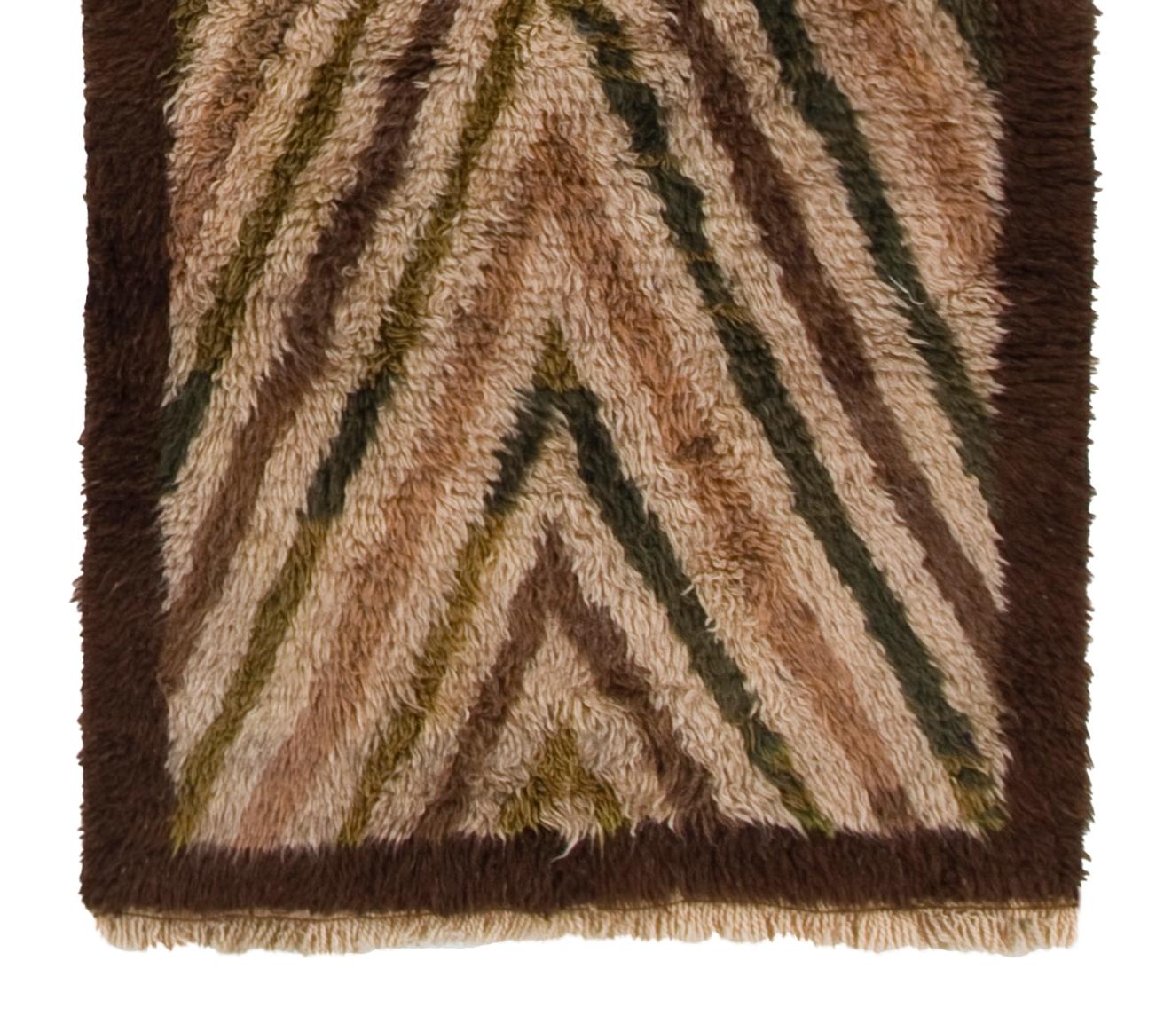 Alfombra Tulu hecha a mano con arcos ascendentes. 100% lana. Opciones personalizadas disponibles en Nuevo estado para la venta en Spring Valley, NY