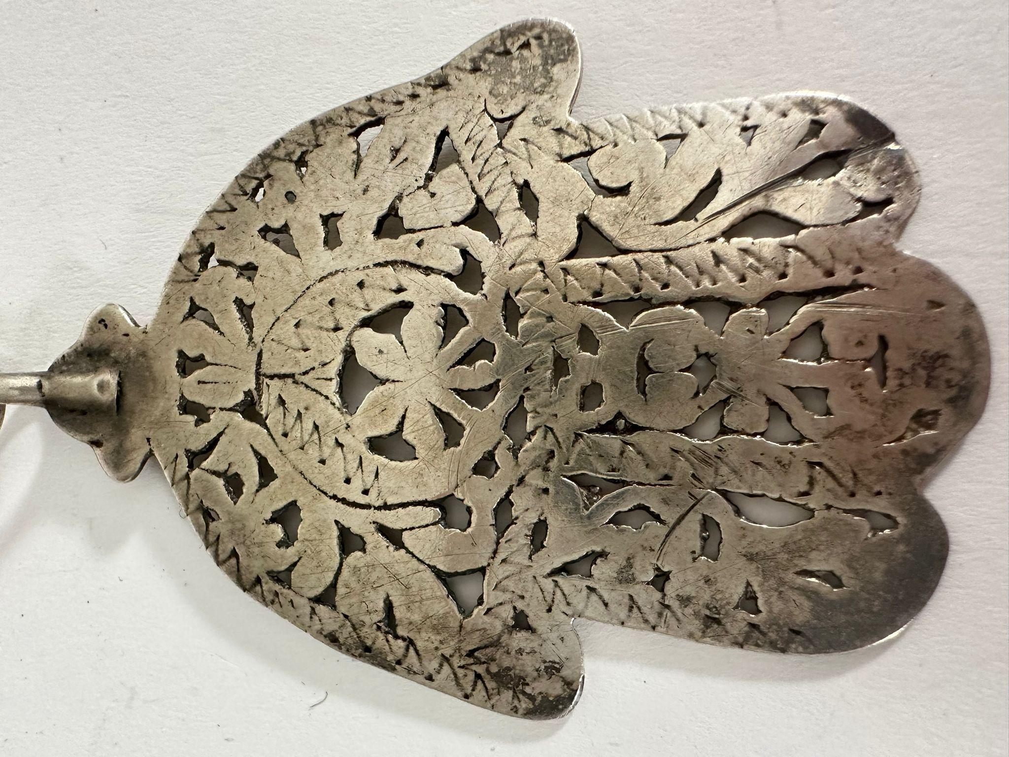 Handmade Tunisian Jewish Silver Hamsa Necklace with Original Chain For Sale 1