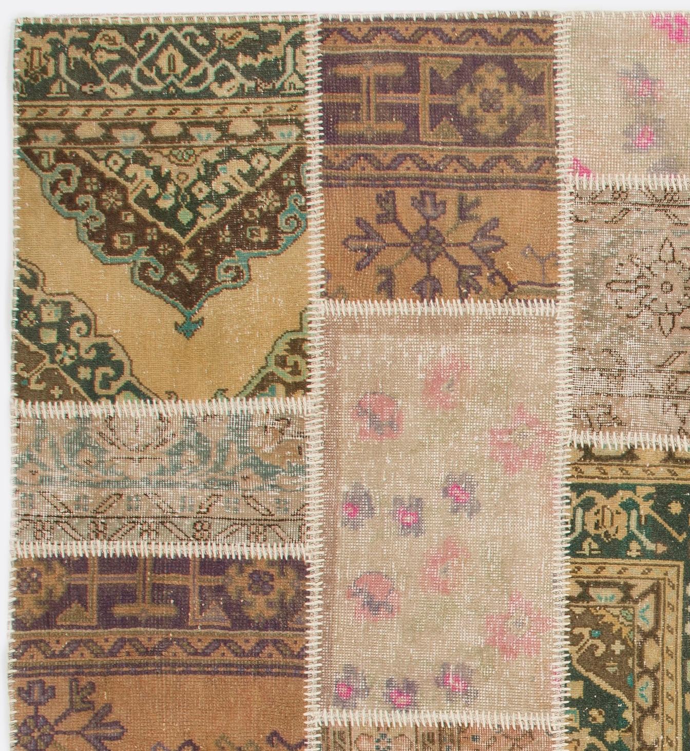Handgefertigter türkischer Oushak-Patchwork-Teppich, neu interpretiert, maßgefertigt (Moderne) im Angebot