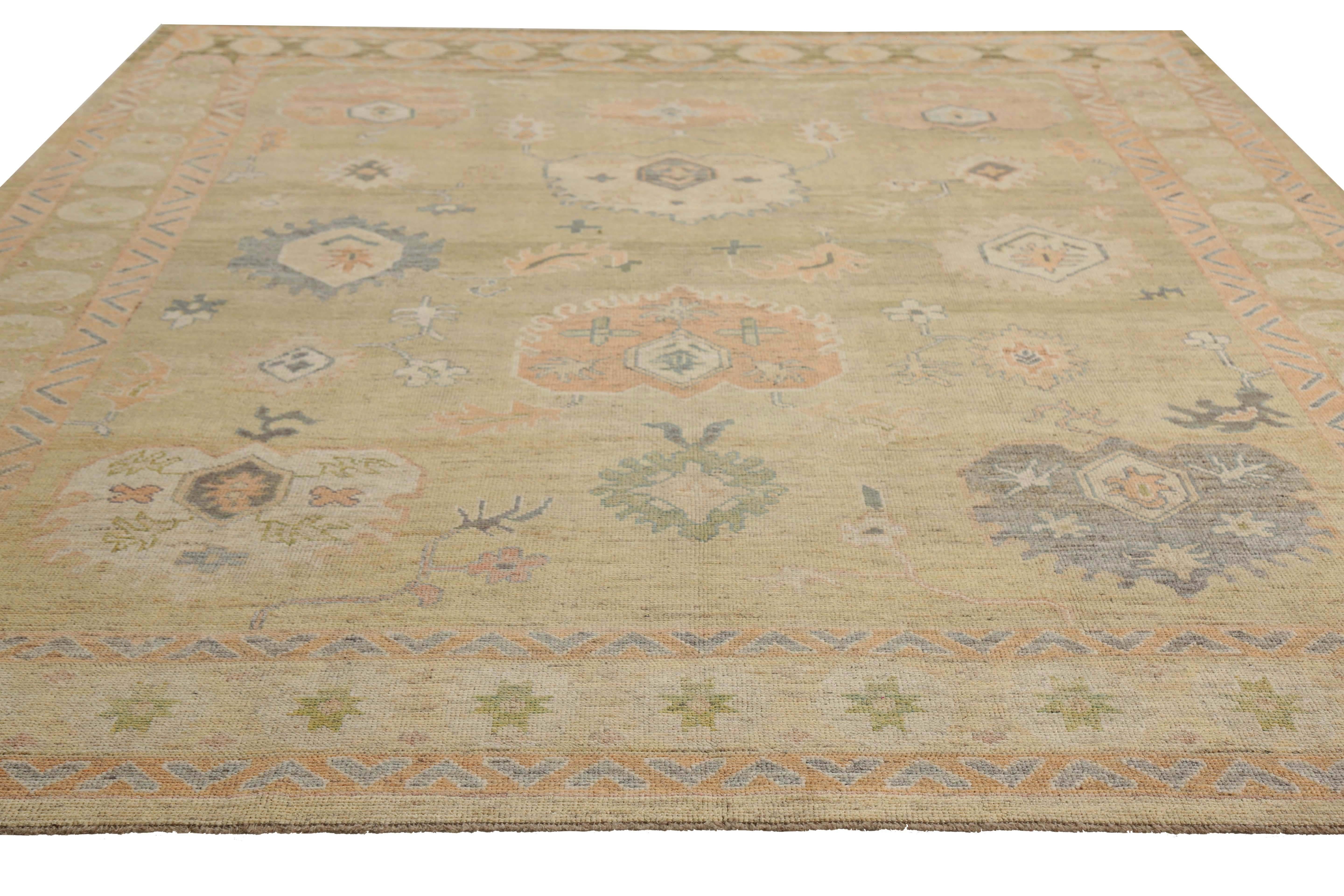 Hand-Woven Handmade Turkish Oushak Rug - Beige Background with Natural Coloring For Sale