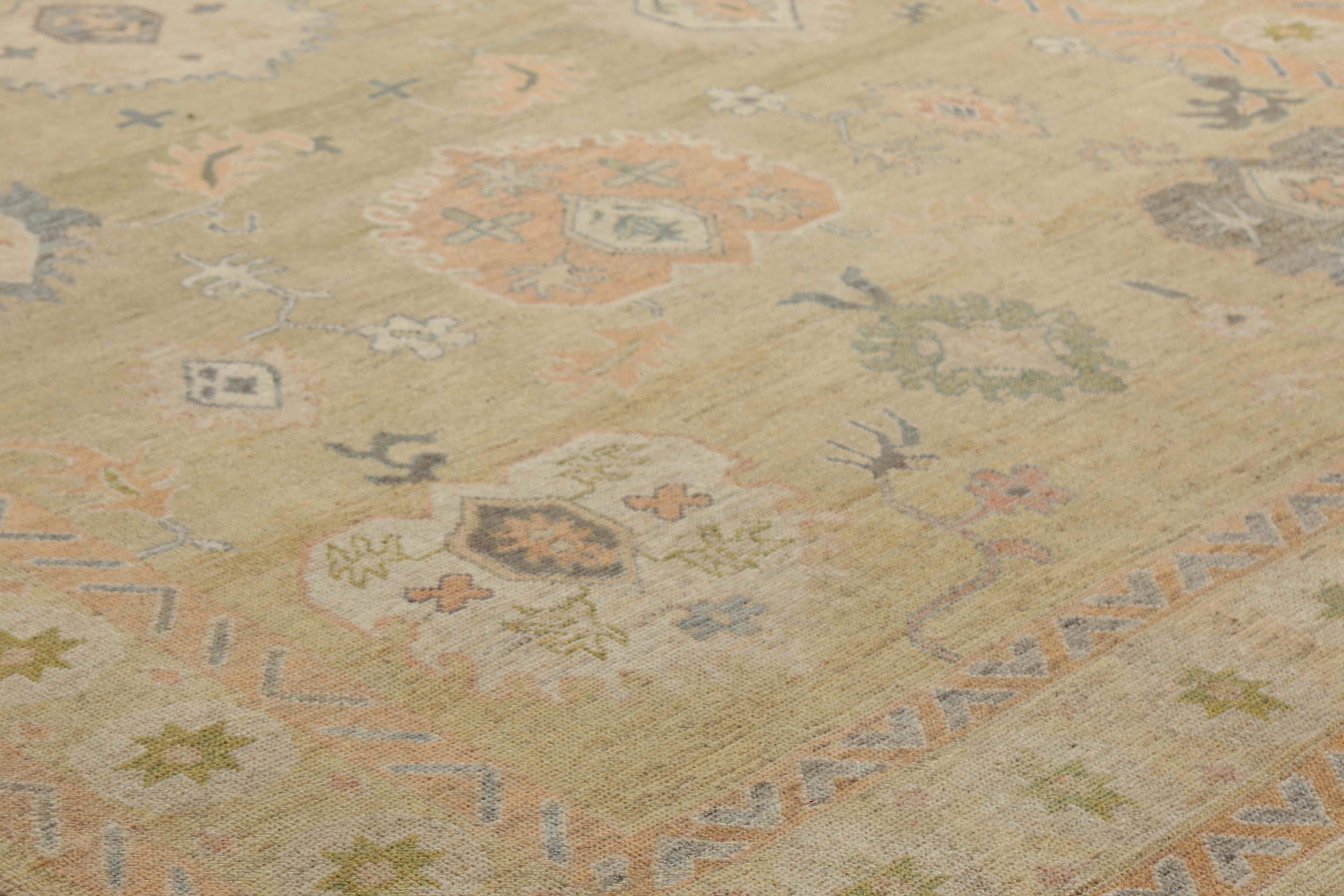 Hand-Woven Handmade Turkish Oushak Rug - Beige Background with Natural Coloring For Sale