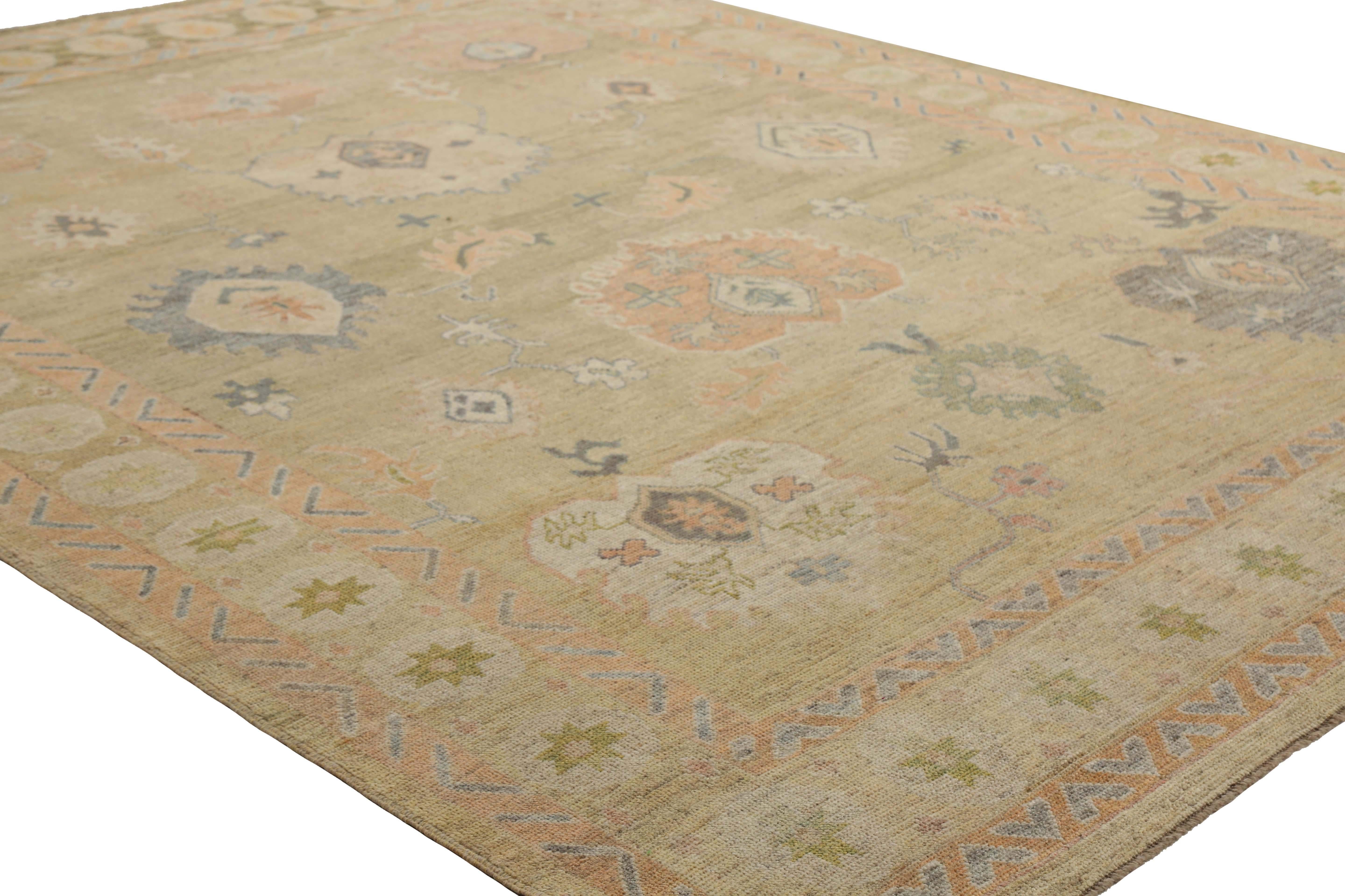 Contemporary Handmade Turkish Oushak Rug - Beige Background with Natural Coloring For Sale