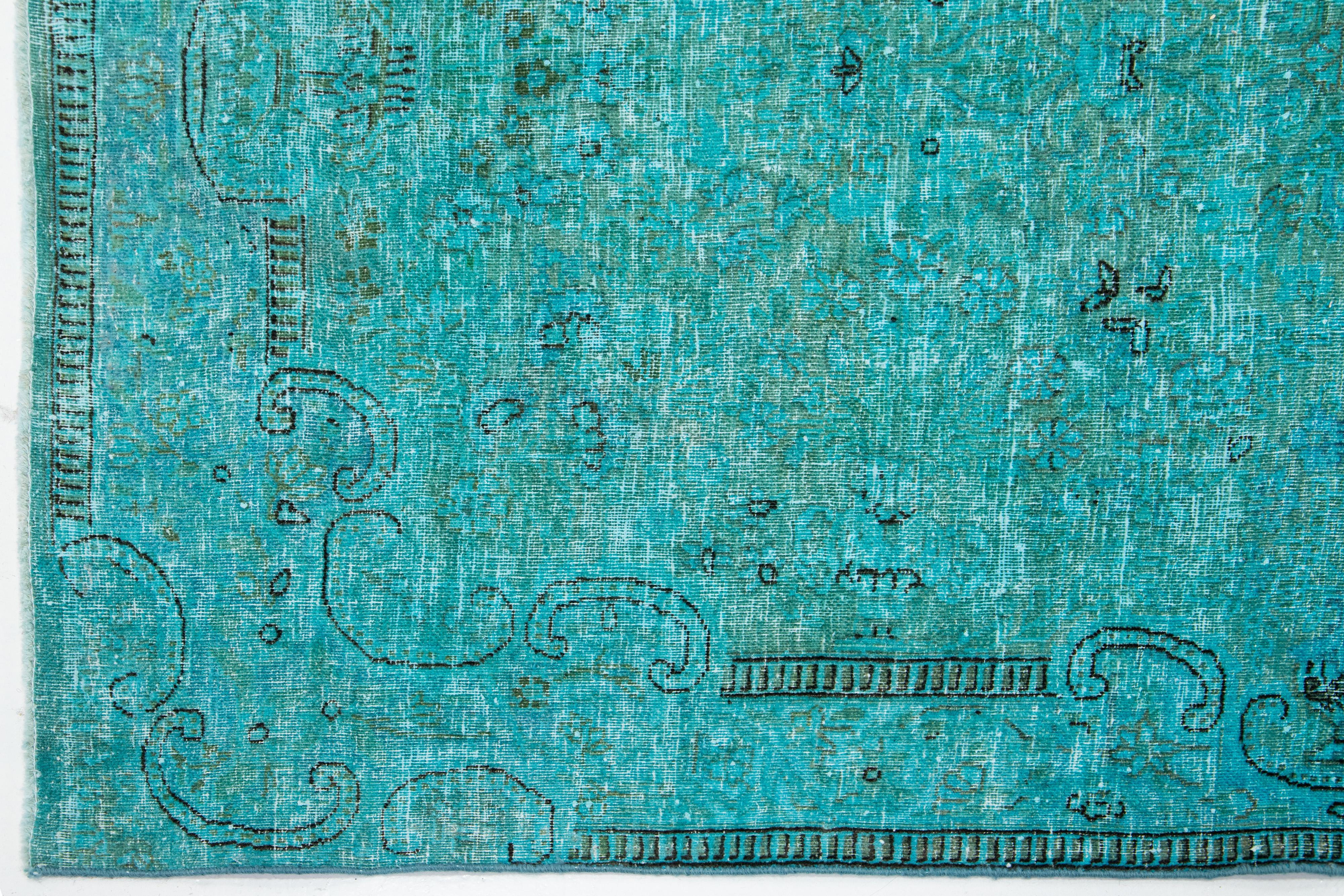 Noué à la main Tapis persan teinté turquoise fait à la main avec motif sur toute la surface 4 x 6 en vente